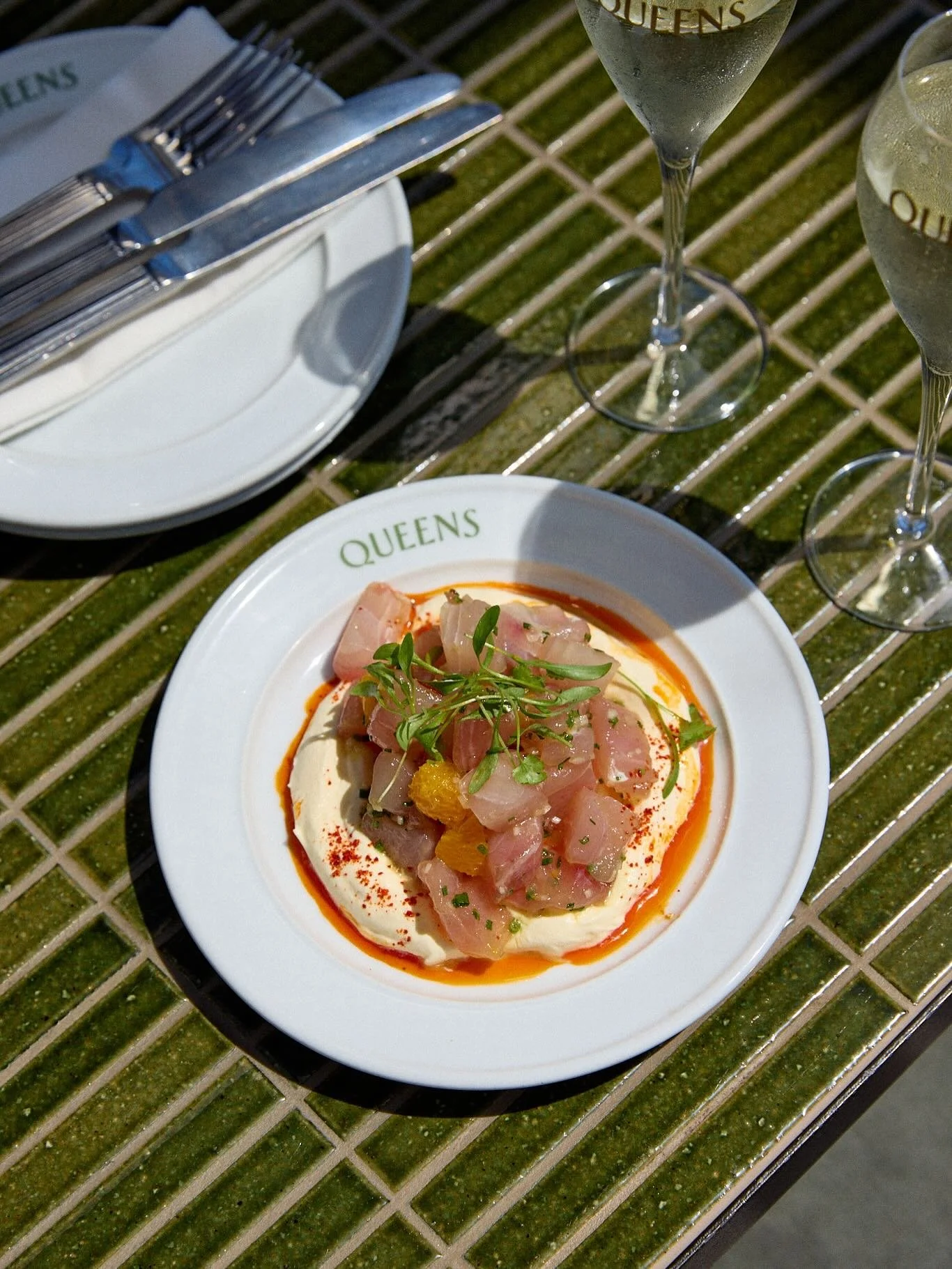 Sitting pretty&hellip; Come up for your pre or post-tennis drinks! 🍸 🎾