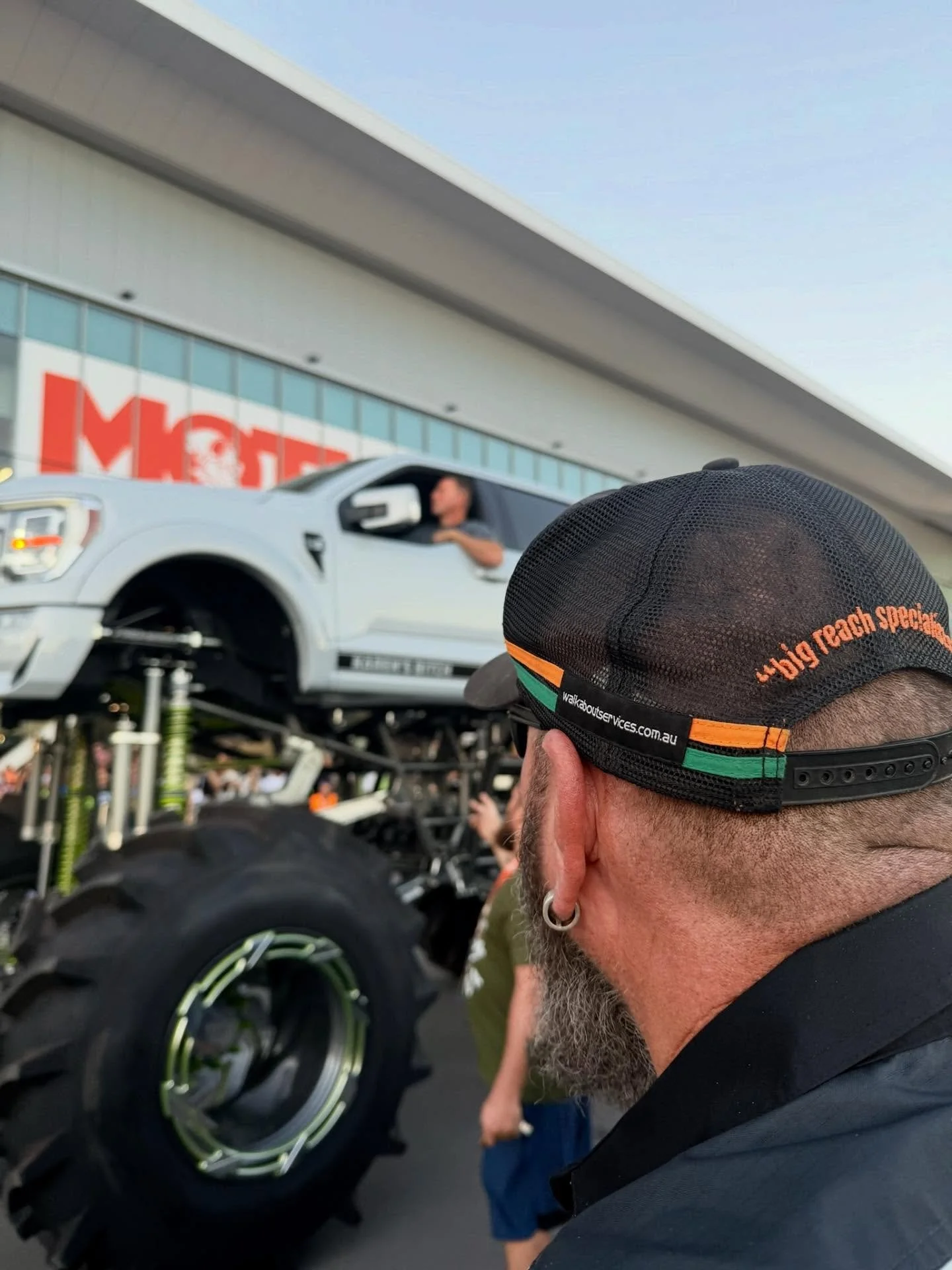 Walkabout goes to SEMA 🇺🇸 

Mick &amp; Steven have been in Vegas checking out the coolest rigs, newest tech and some BIG trucks. 

Here&rsquo;s a recap, cheers 👍🏼