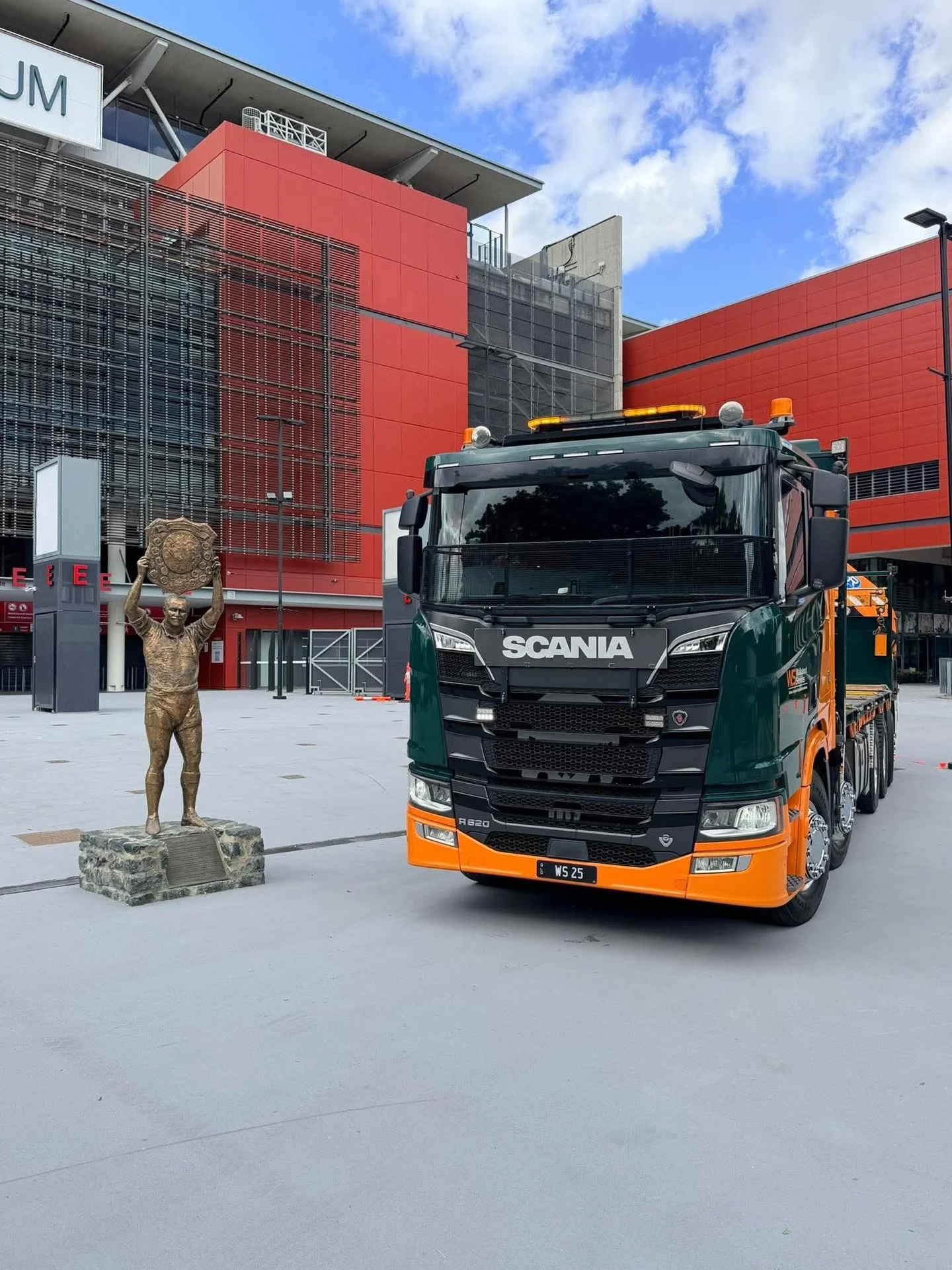 What a great way to start our weekend 👏🏼

Delivery for our mates at Aircon Rentals at Suncorp Stadium this morning!