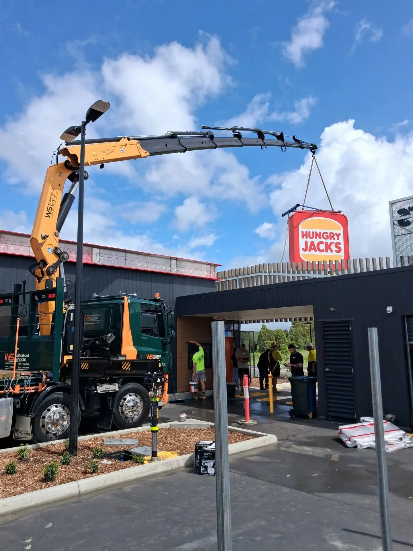 Installing signage is something we do a fair bit of and it&rsquo;s great to support new franchises popping up locally 👍

This one in particular is for the new Hungry Jacks at Redbank Plains where we installed a pylon base, head and two signs. 

The 