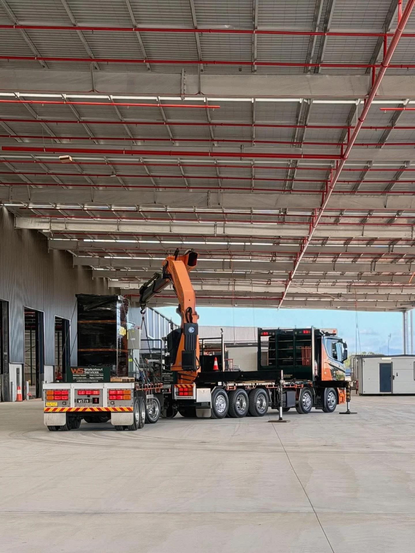 There&rsquo;s nothing better than flat ground and shade in 30 degree heat! 😎

👉🏼&nbsp;Delivery of some transformers to Richlands for our client CV Energy.