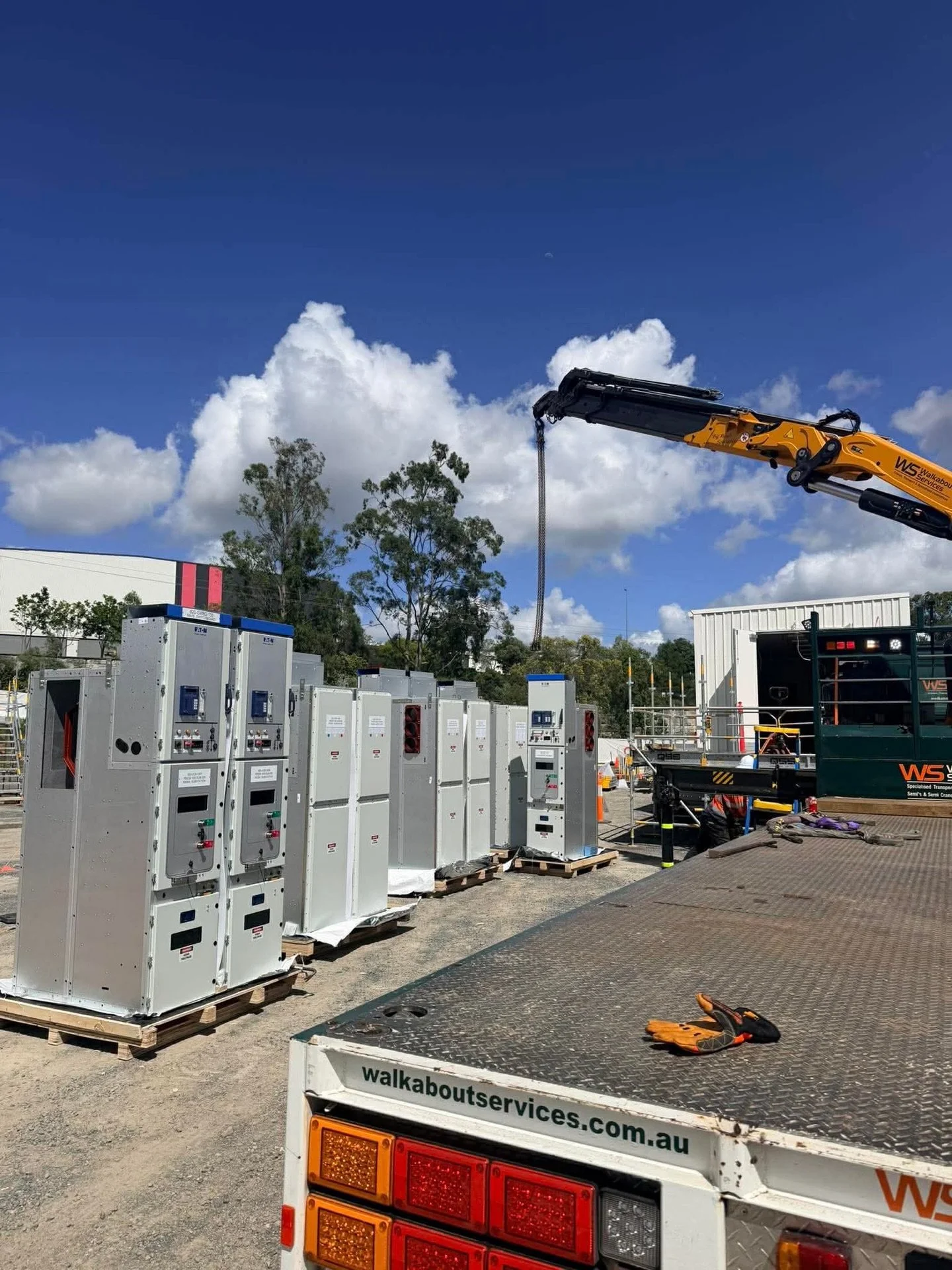 A great week here for team Walkabout! Here&rsquo;s what we got up to:

🚚&nbsp;More substation switch gear installations on a sunny hot day in Brisbane!

🚚&nbsp;Swapping out a Transformer for our mates at Pensar in Southport

🚚&nbsp;WS22 relocating