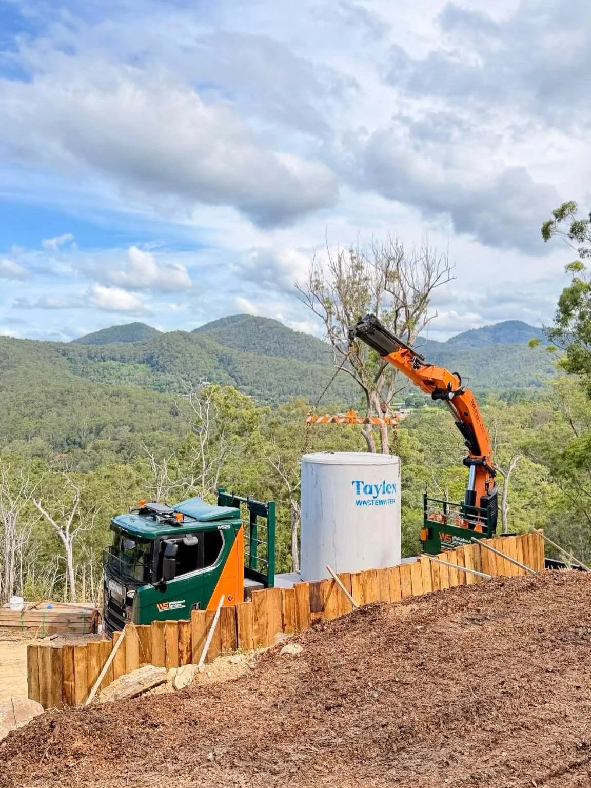Cheers to another great week! 😎

Here&rsquo;s what we got up:

🚚&nbsp;What a view! Installation of a Taylex Tank for Springs Earthmoving in Bonogin 

🚚&nbsp;Plunge Pool delivery for an all cast precast

🚚&nbsp;Another night of working our magic a