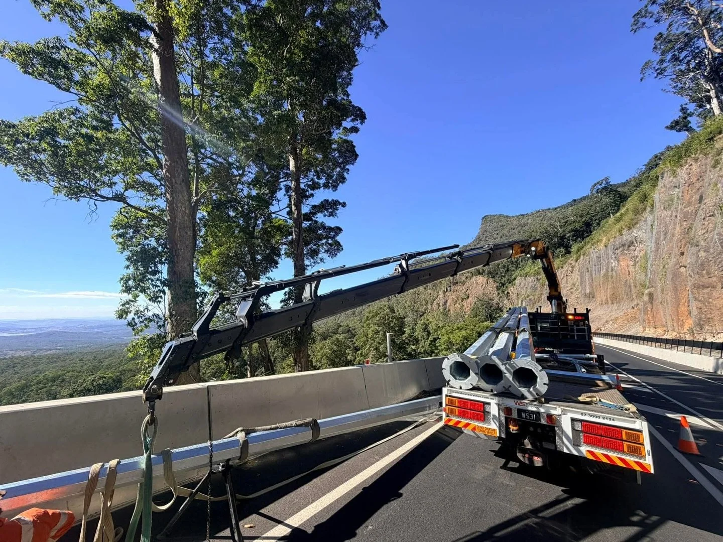 Not a bad view onsite this week 😎

Supporting the upgrade on the Cunningham Gap by standing custom solar light poles 👌🏼