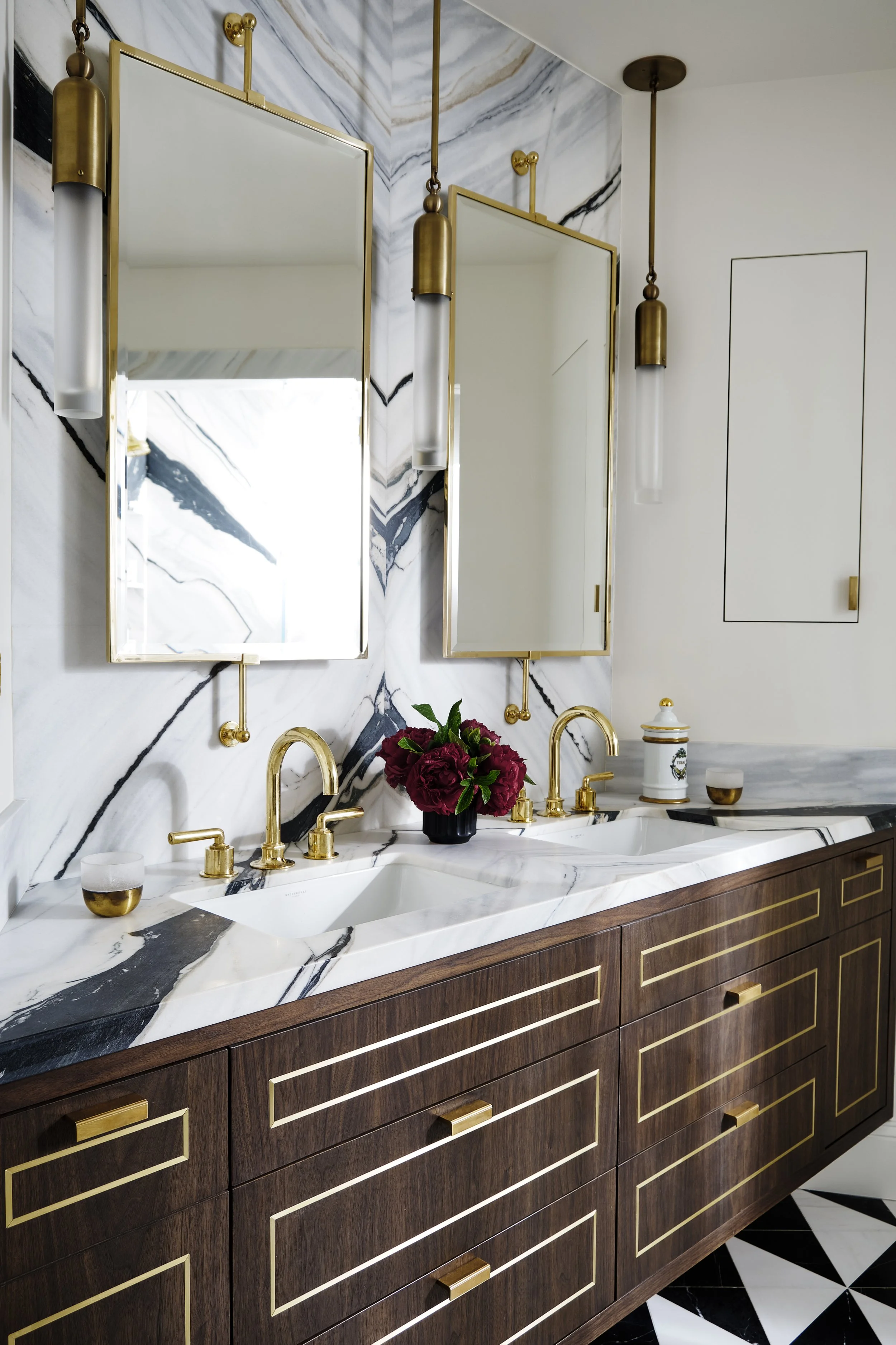 Primary marble bathroom in San Francisco home designed by Eva Bradley Studio with natural stone, Calacatta Macchia Vecchia marble.