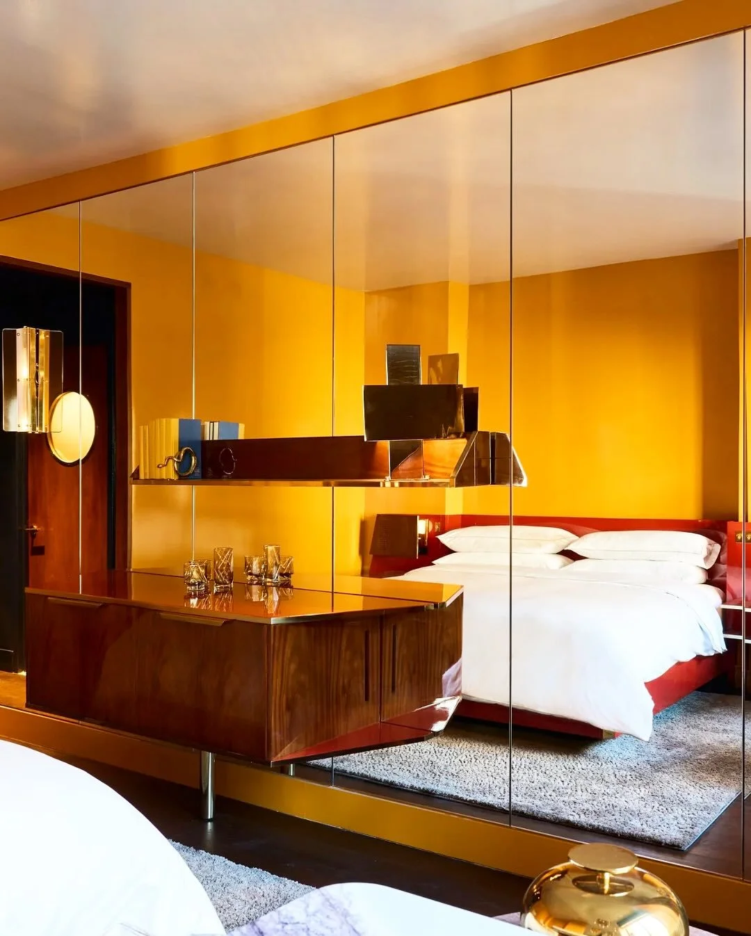 I love when the stars align and I get to book special clients into special places that have caught my eye. Enter The Manner in SoHo&hellip;perfect for a quick getaway or staycation, especially during the holiday season.

What makes it special ✨: &bul