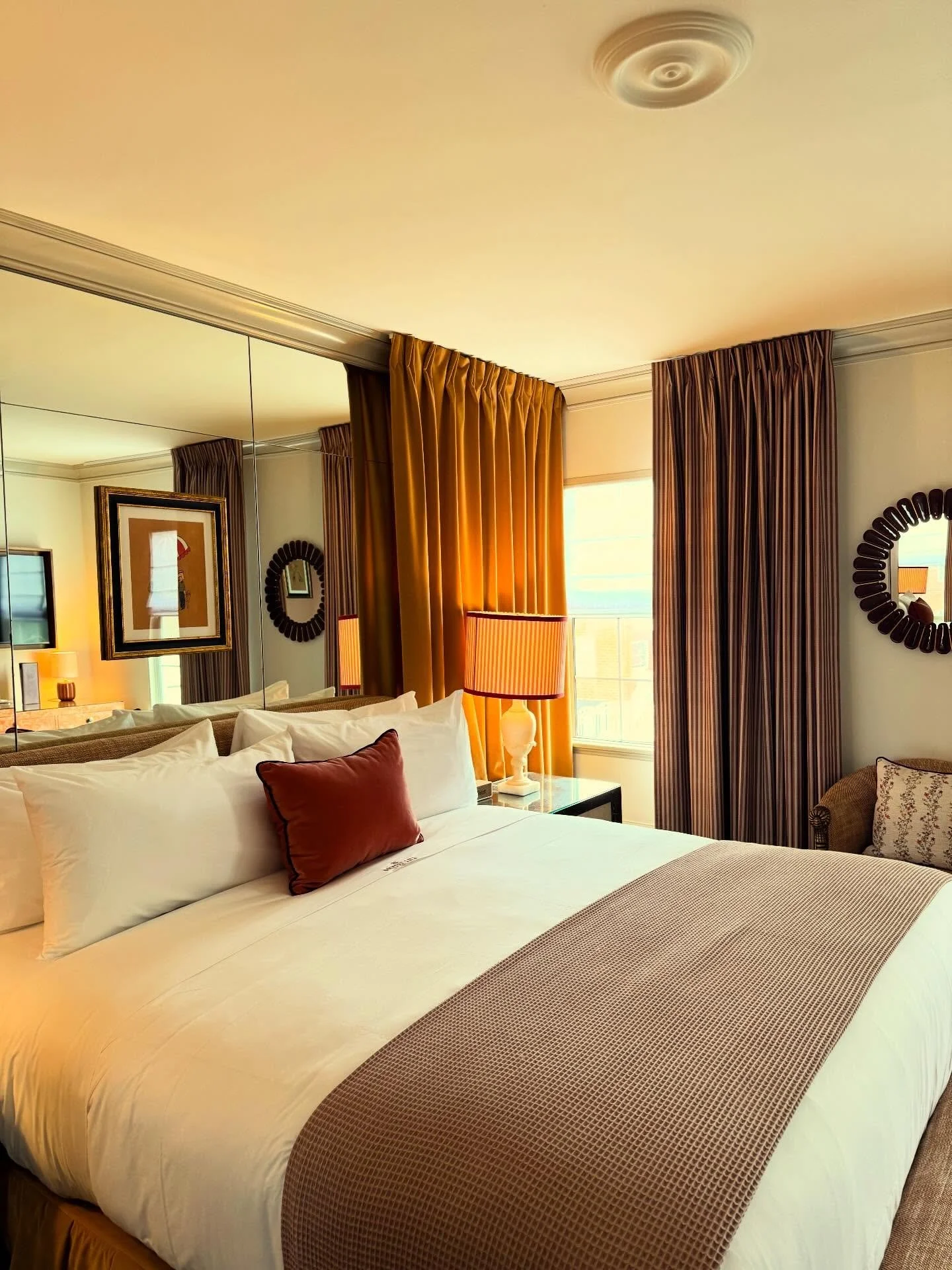 The H&ocirc;tel Lili, Beverly Hills 🧡

All the parts of Pali I love in one place. Bold design, cozy vibes, and that warm, easy hospitality that makes you feel like you&rsquo;re in on something.

It&rsquo;s stylish but not trying too hard. Comfortabl