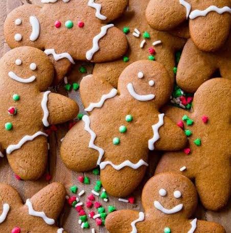 Tell you what! If we hit 1,000 followers by December 1st, I will pull out all the stops &amp; make a Gingerbread Cheesecake Dip as well as the other two I&rsquo;m rolling out! 

Race to 1k starts now! Share this post with the hashtag #raceto1k to be 