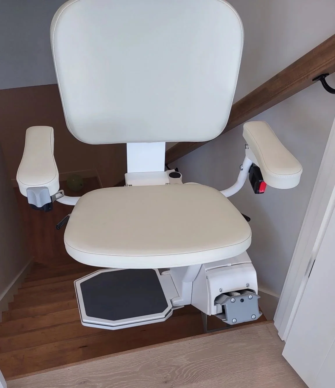 ameriglide rave 2 stairlift installed by central illinois stairlift