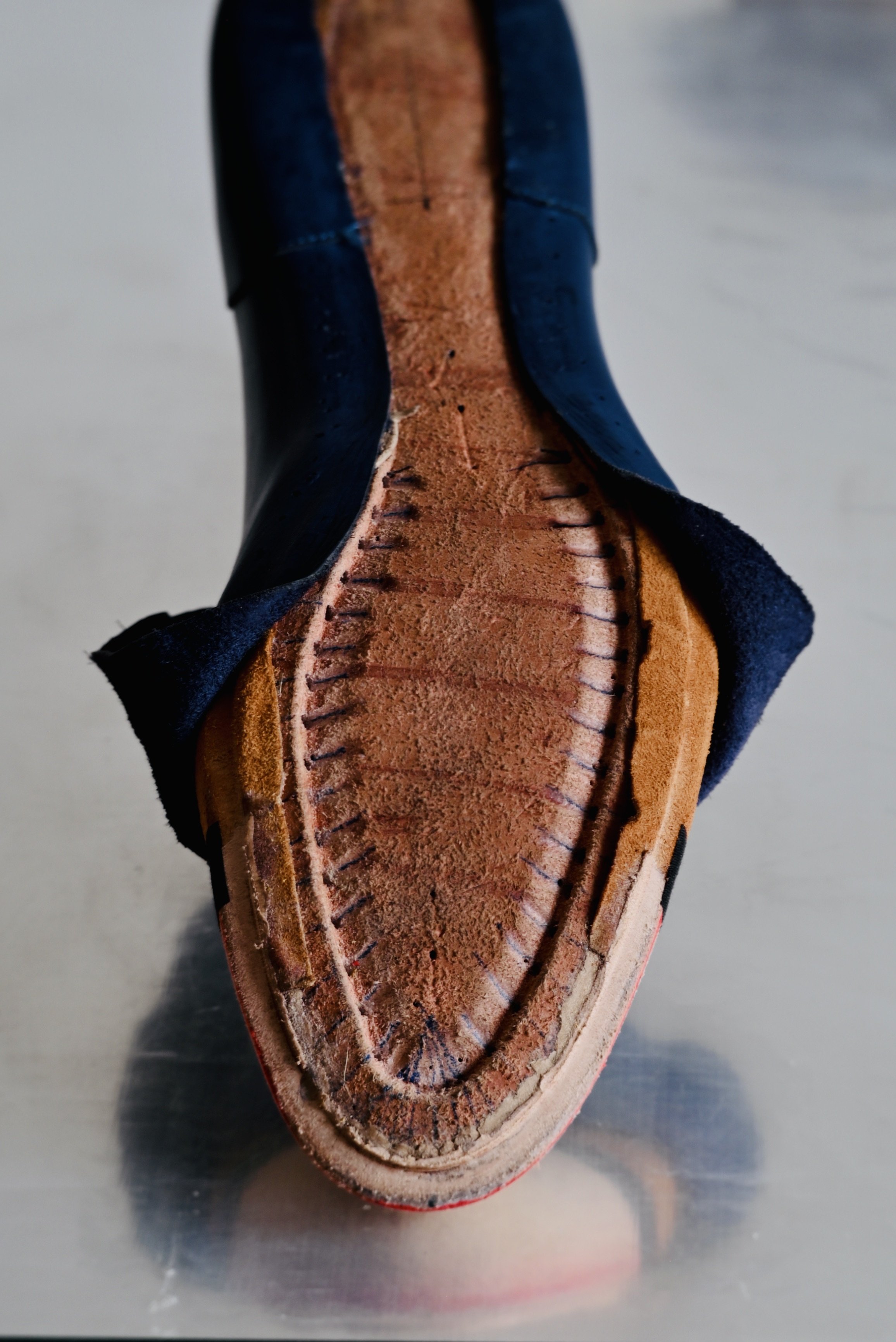 Toe puff and side-lining.