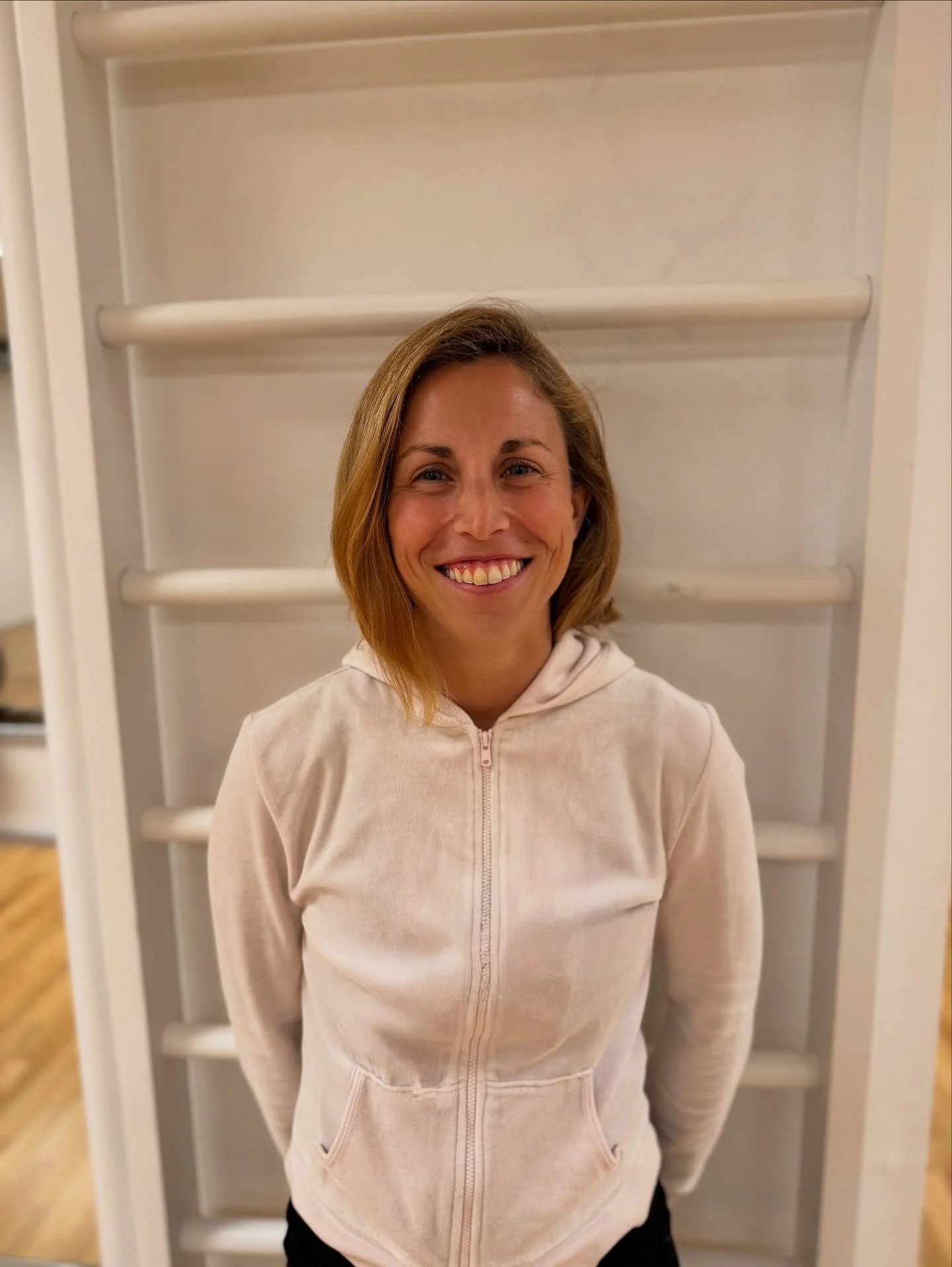 Hej allihopa! 👋🏼 In&eacute;s heter jag och &auml;r ny instrukt&ouml;r p&aring; Studio Day!

Jag har dansat hela mitt liv och har alltid &auml;lskat r&ouml;relse. De senaste 10 &aring;ren har jag undervisat i pilates &ndash; och det b&auml;sta med d