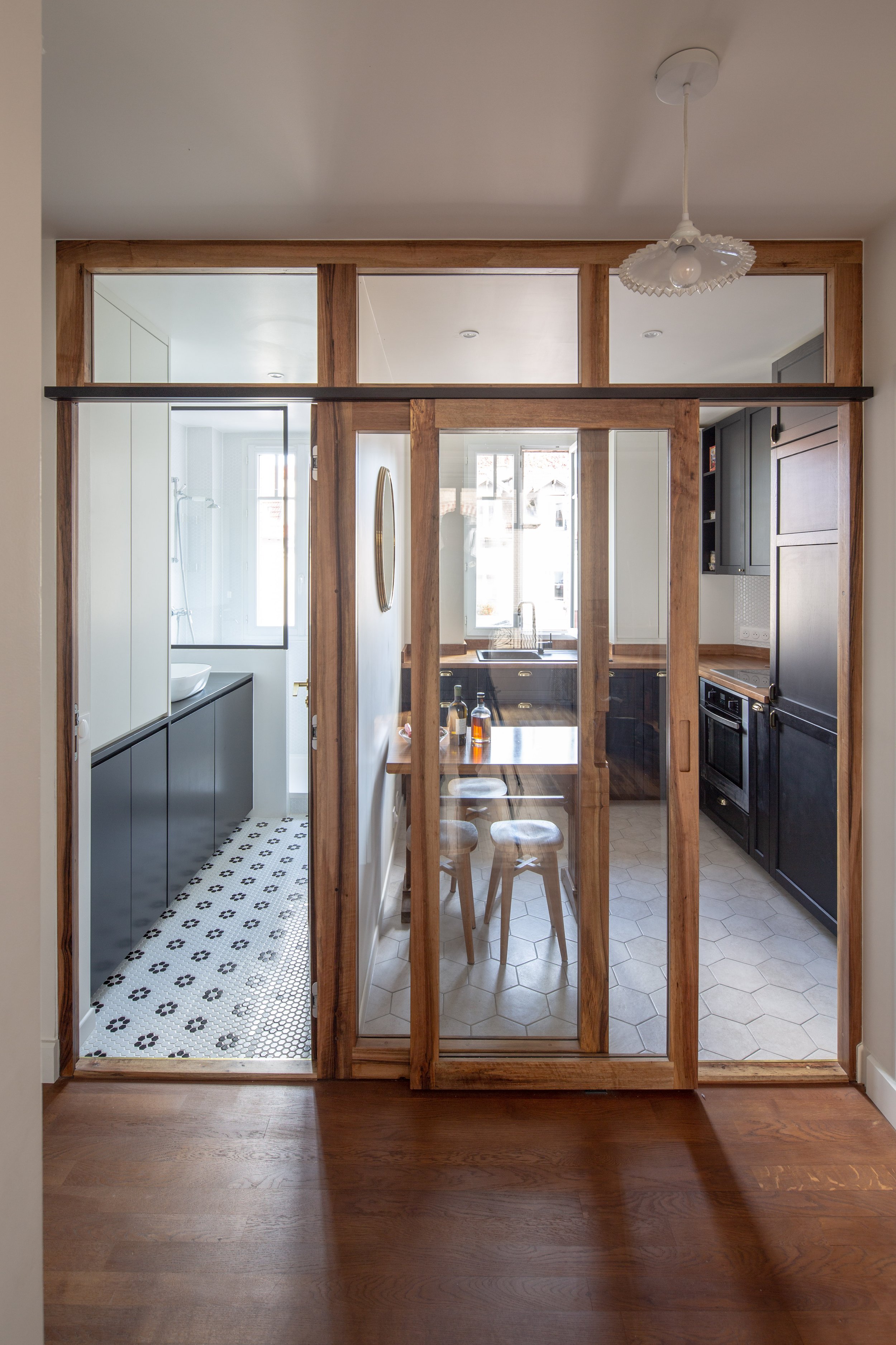 réhabilitation rénovation appartement paris rue Darwin bois design haze hazé cuisine salle de bain salle d'eau verrière