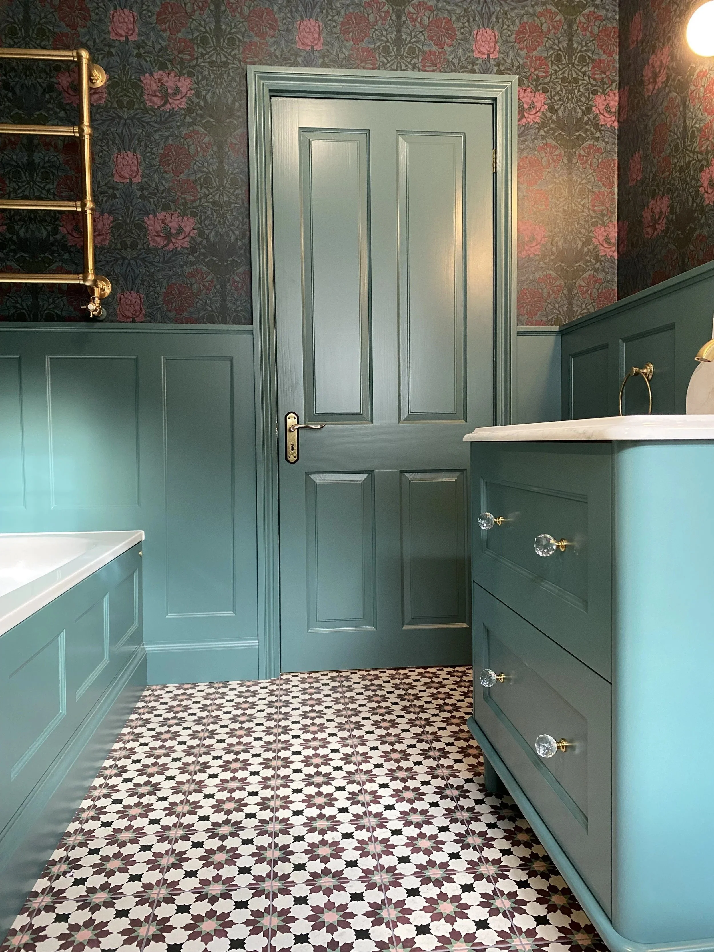 Bathroom - Barons Hurst - 2.jpg