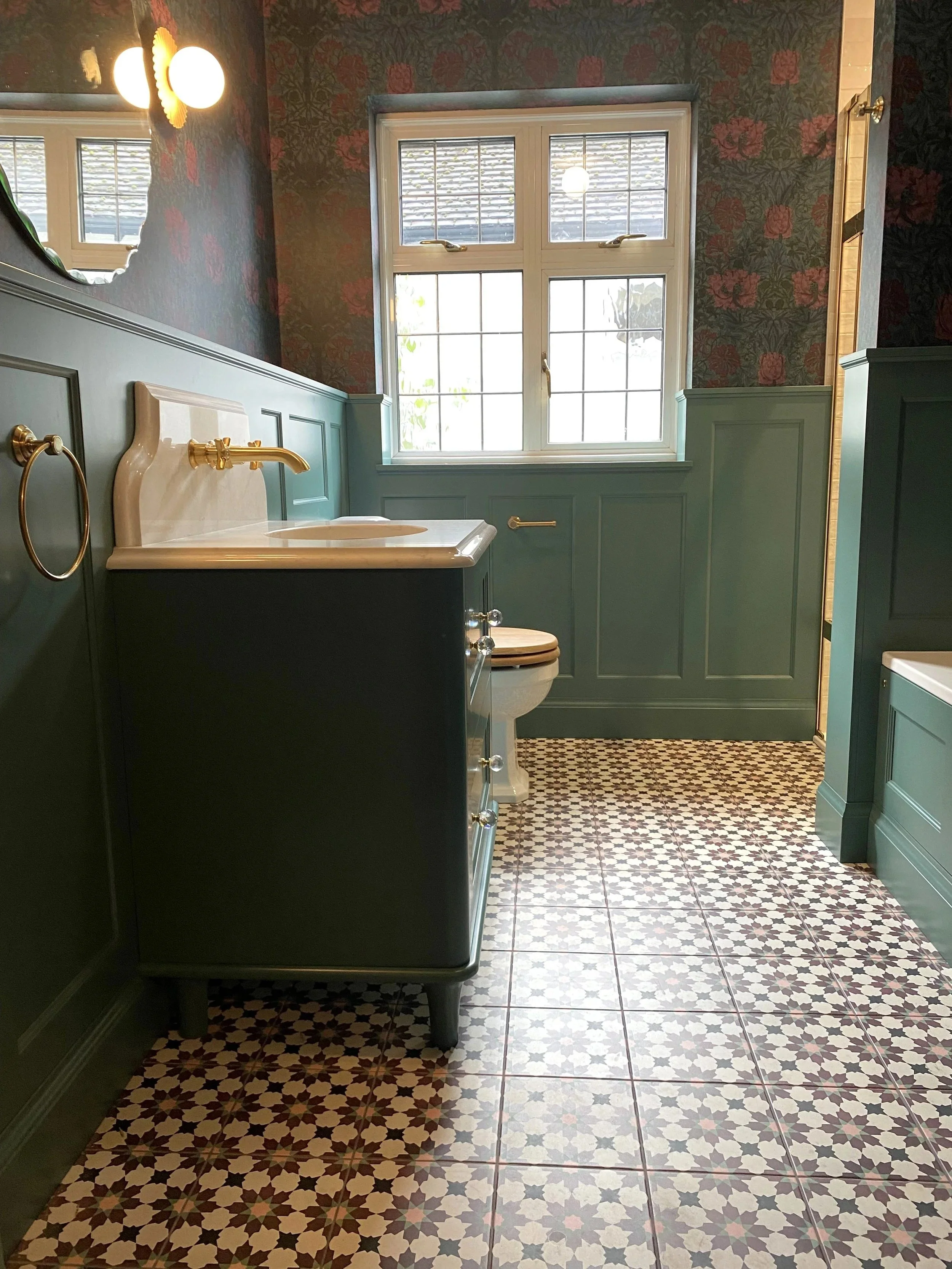 Bathroom - Barons Hurst - 4.jpg