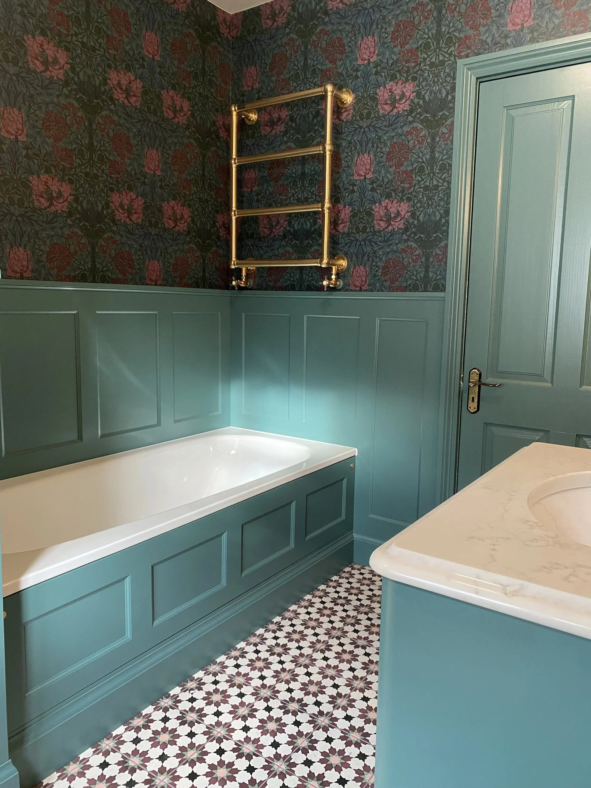 Bathroom - Barons Hurst - 6.jpg