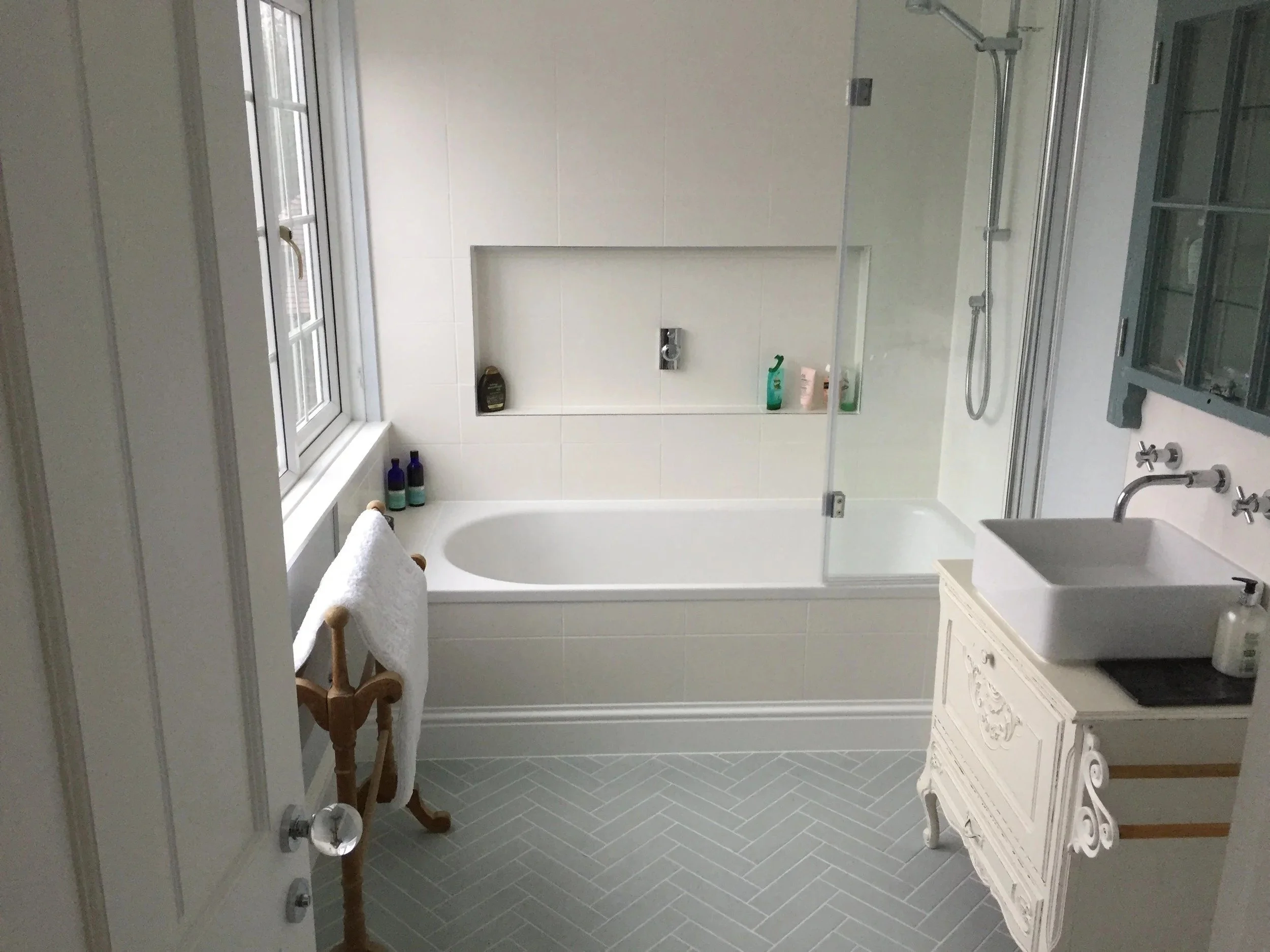 Bathroom - Chelwood Gate 2 - 4.jpg