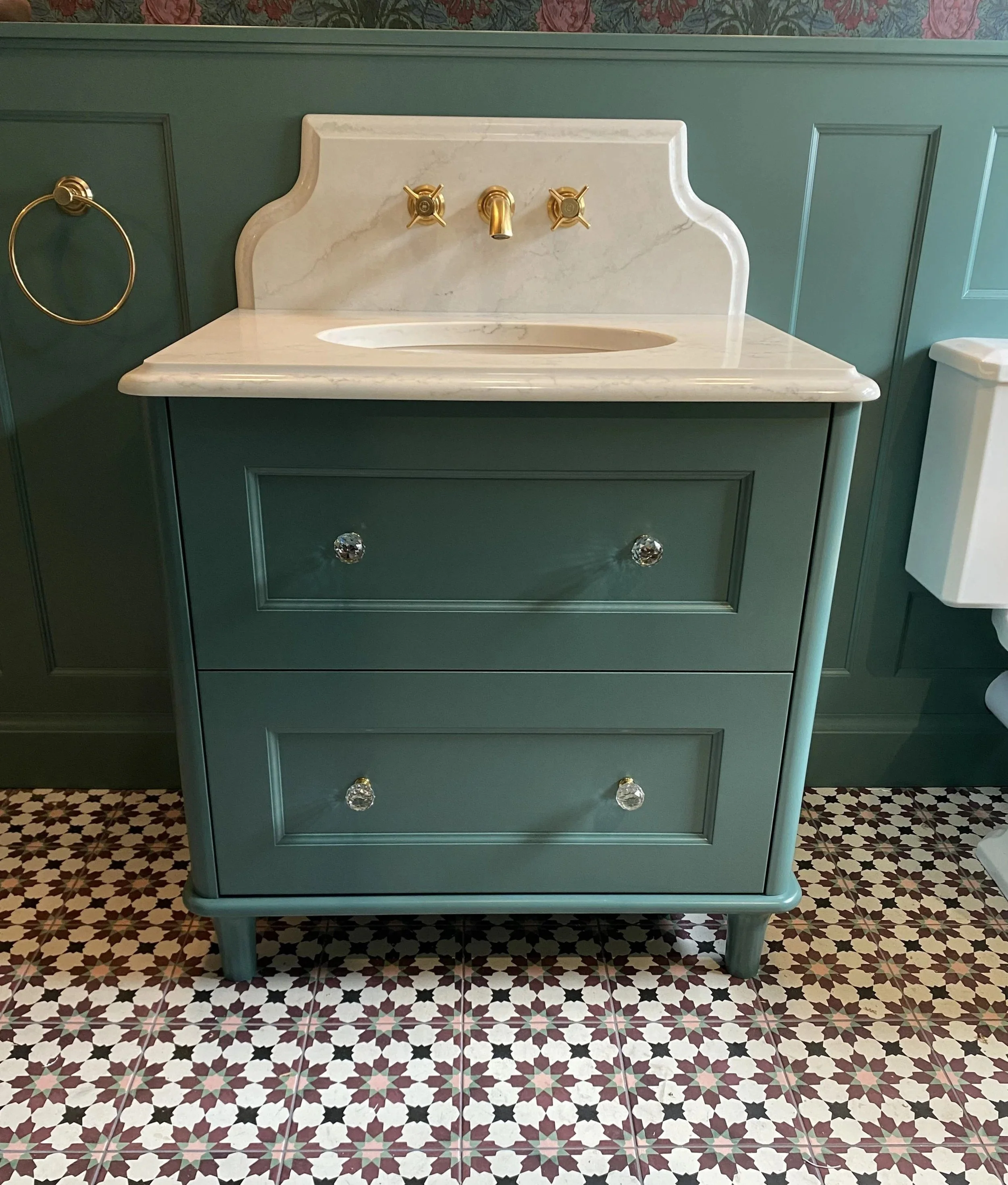 Freestanding Bathroom Vanity | Barons Hurst
