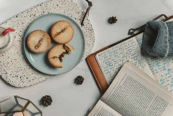 Christmas Carols Mulled Wine & Mince Pies