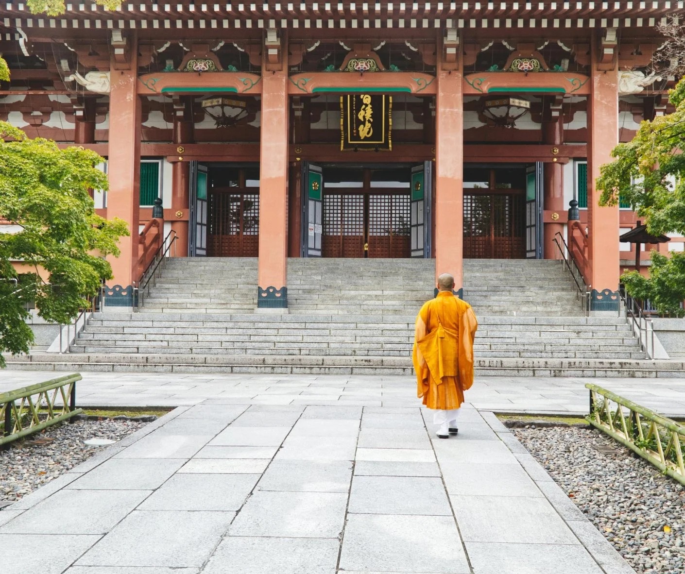 Why Chant During Buddhist Funerals in Singapore? Significance &amp; Types of Chants