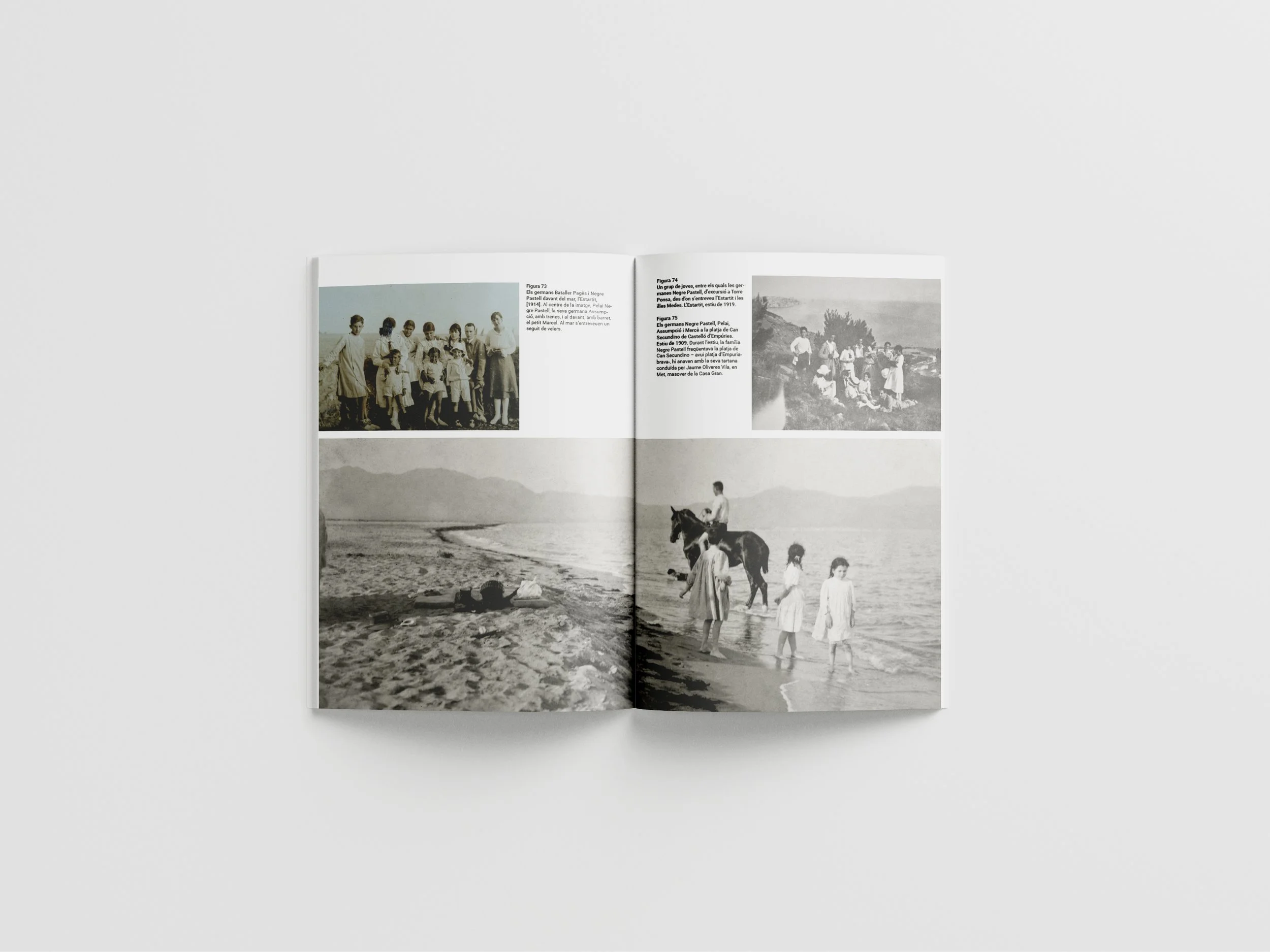 Germans negre pastell a la platja.jpg