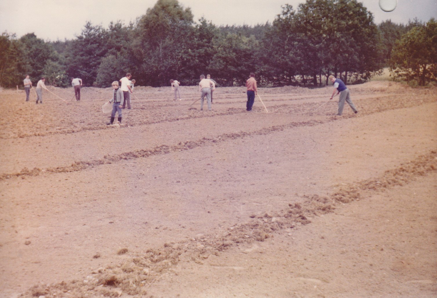 Komm bitte morgen zum Arbeitseinsatz