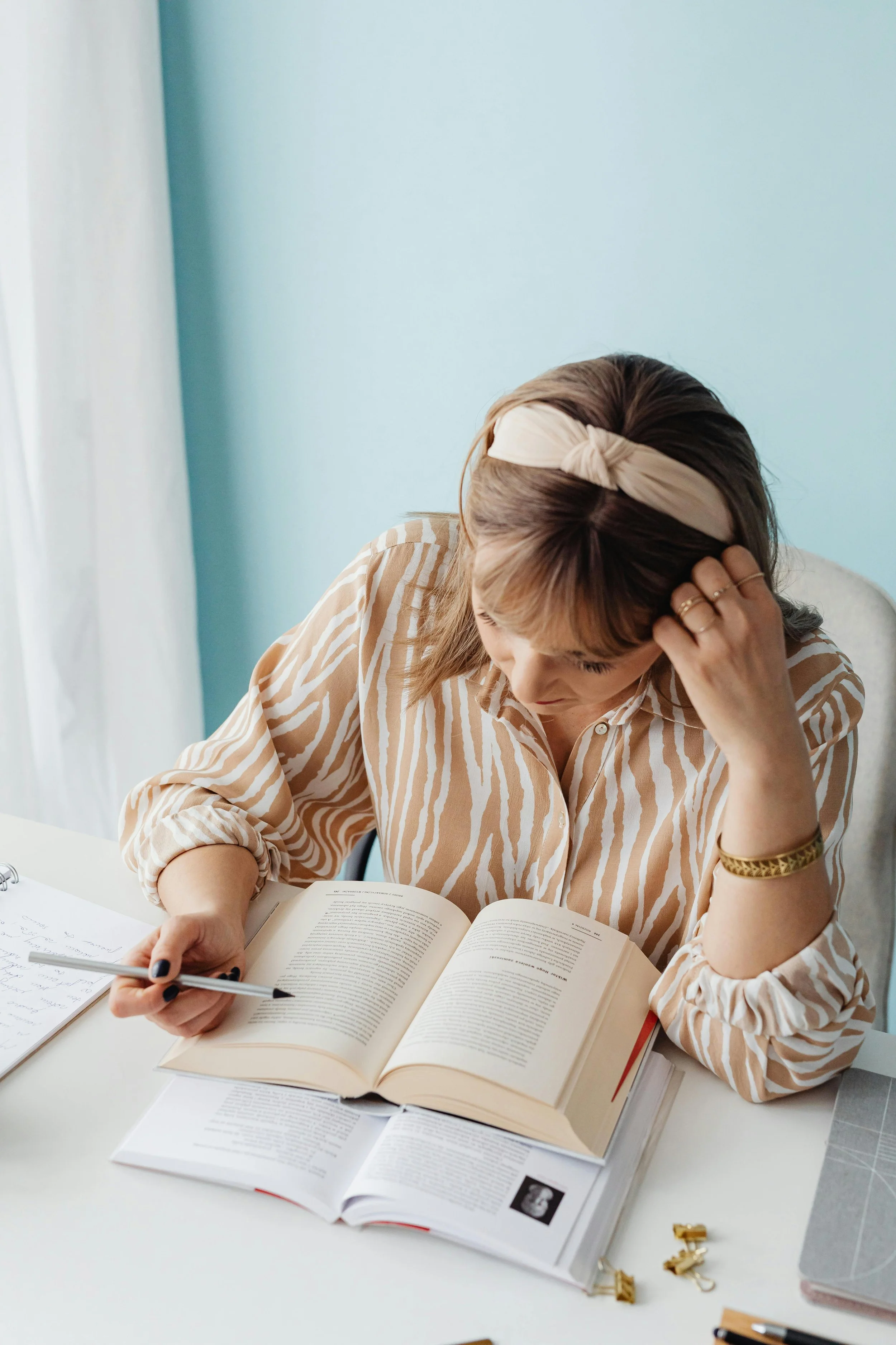 For women struggling with perfectionism, each hour spent studying can never feel like enough.  Root to Rise Therapy provides therapy for perfectionist, high achievers located in Denver, Aurora and online throughout Colorado.