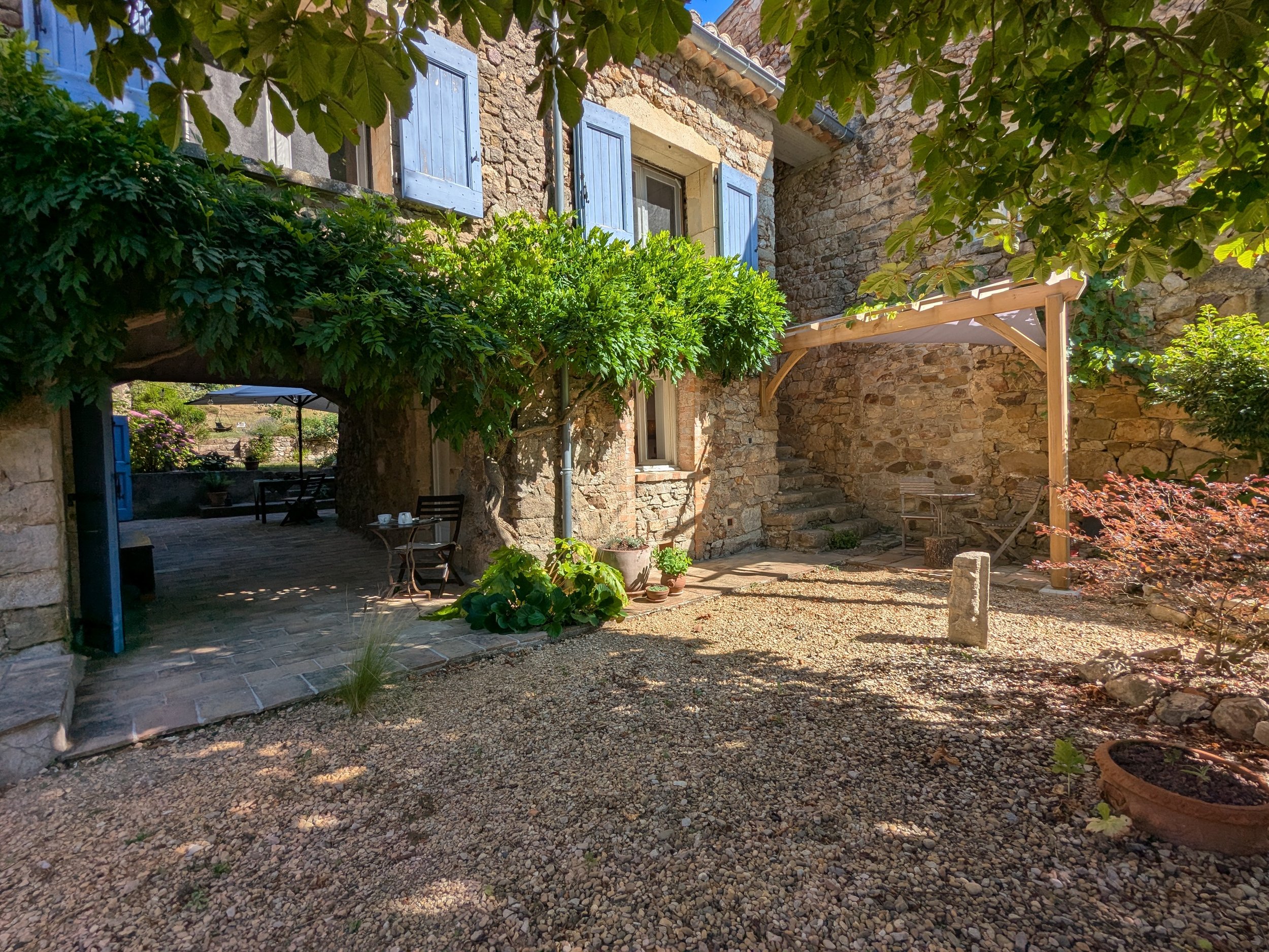View from front garden to courtyard
