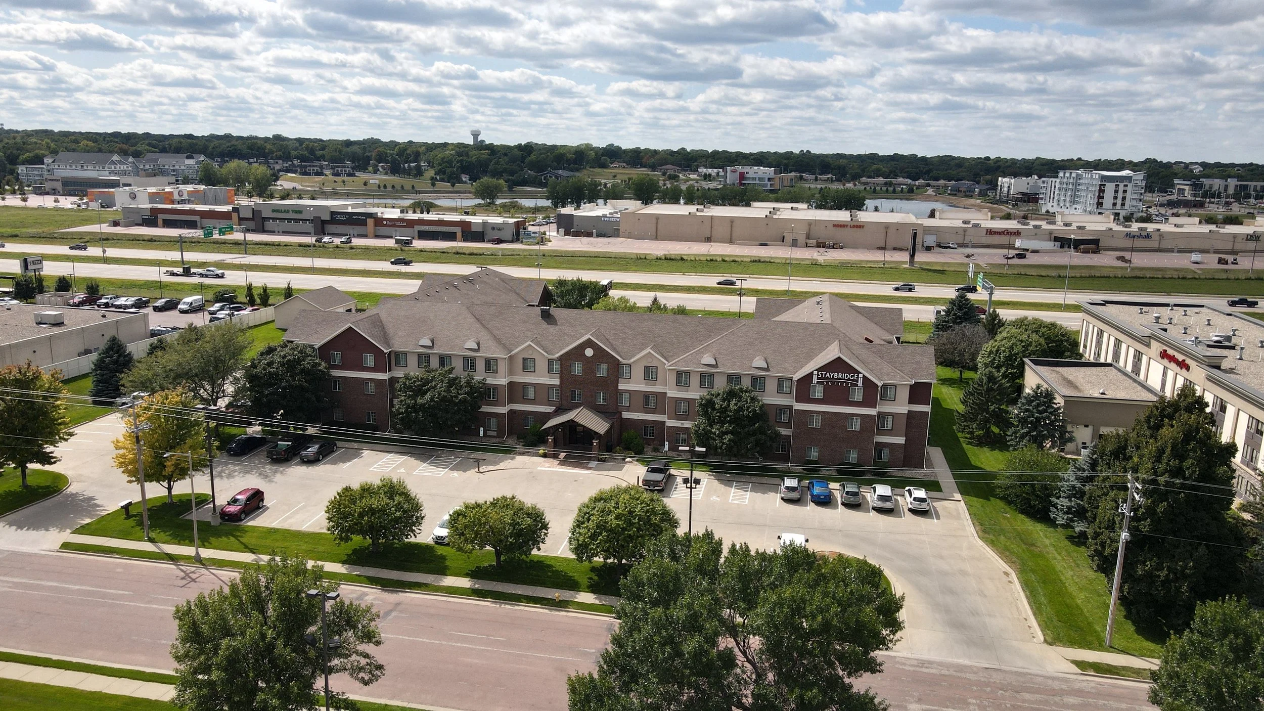 Hotels near LuxeFalls Venue Sioux Falls SD – convenient stay options for wedding and event guests.