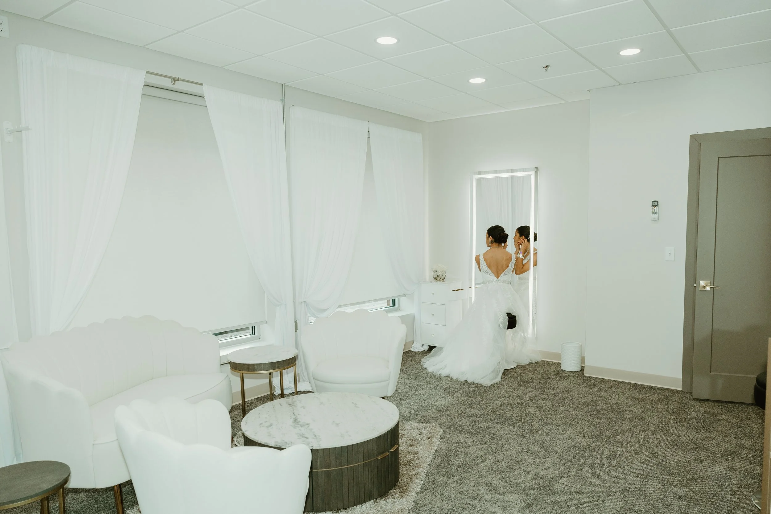 Elegant bridal suite at LuxeFalls Wedding Venue in Sioux Falls SD, available with Friday rental package featuring early access for hair, makeup, and wedding day preparation.