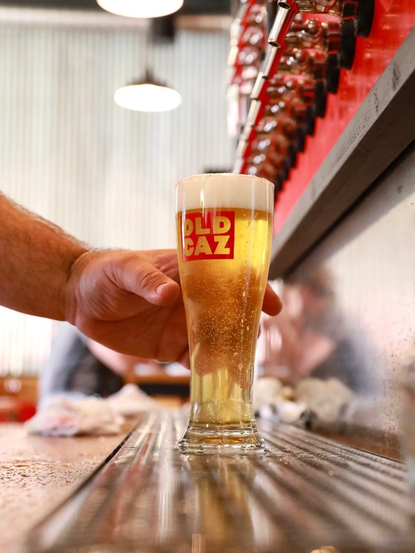 Sundays move a little slower around here.
We roll in, grab tacos from @elparientechucky 🌮,
start with a something fresh on draft 🍺,
and let the week fade out.

A cold pour for now,
a few cans to take home for later,
no reason to rush anything.

One