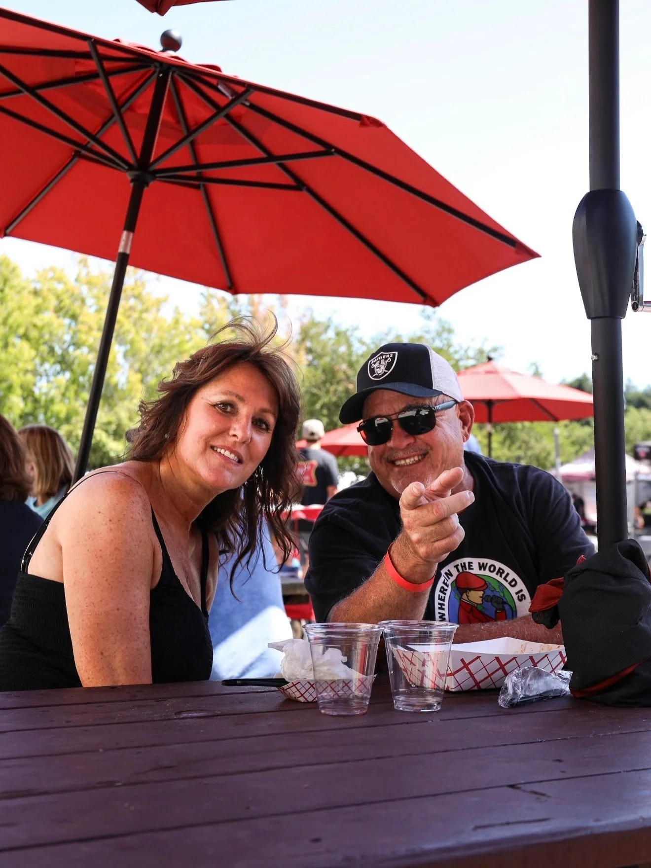 Smile, it&rsquo;s Friday 😄🍻

You can usually tell what kind of night it is by the smiles&mdash;and tonight&rsquo;s already looking like a good one.

Cold beers in hand, friends catching up, and two food trucks making sure nobody goes hungry. @mamad