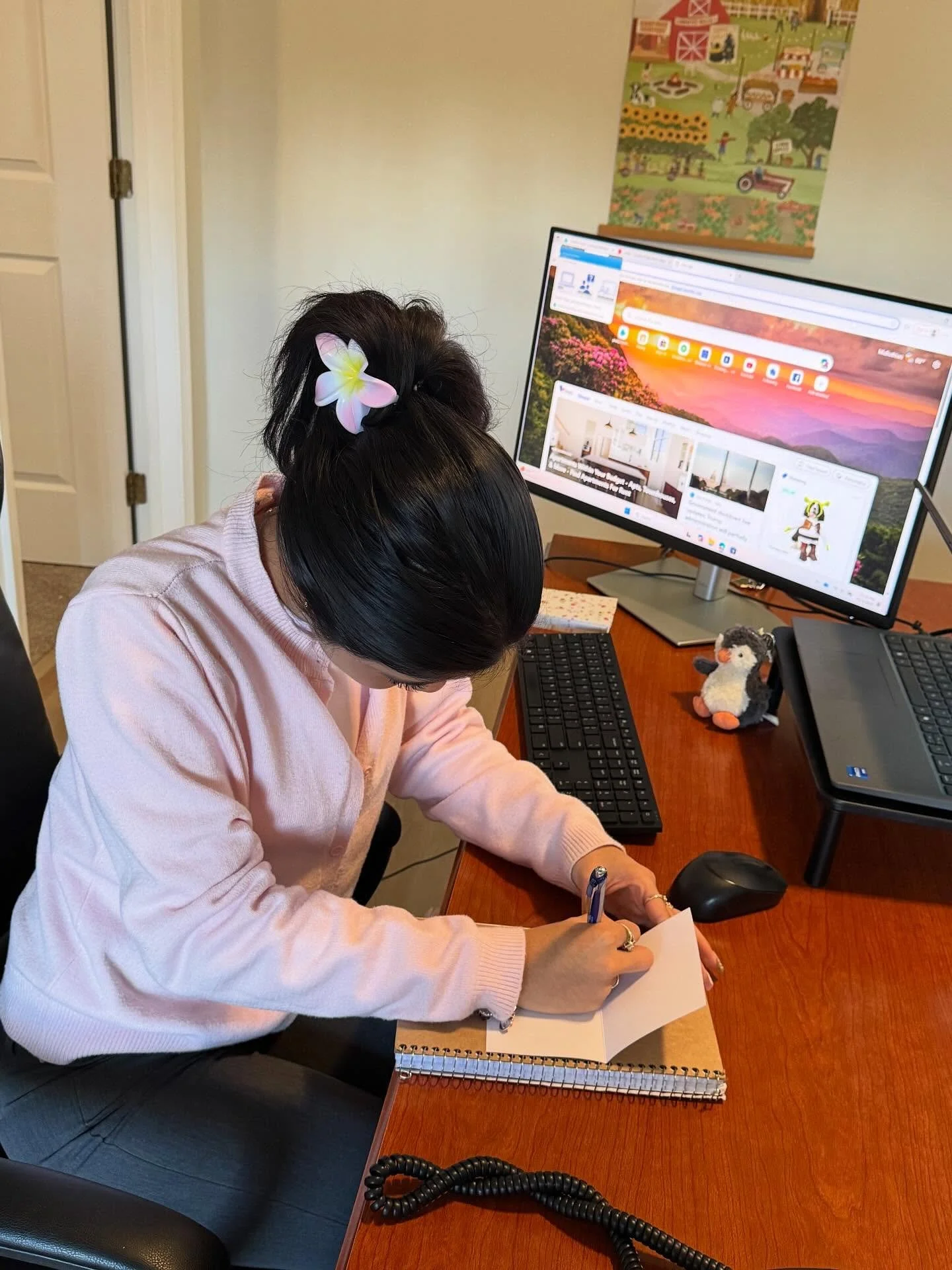 Stop by The Park at Salisbury leasing office and give a Holiday Hug to a member of your community !