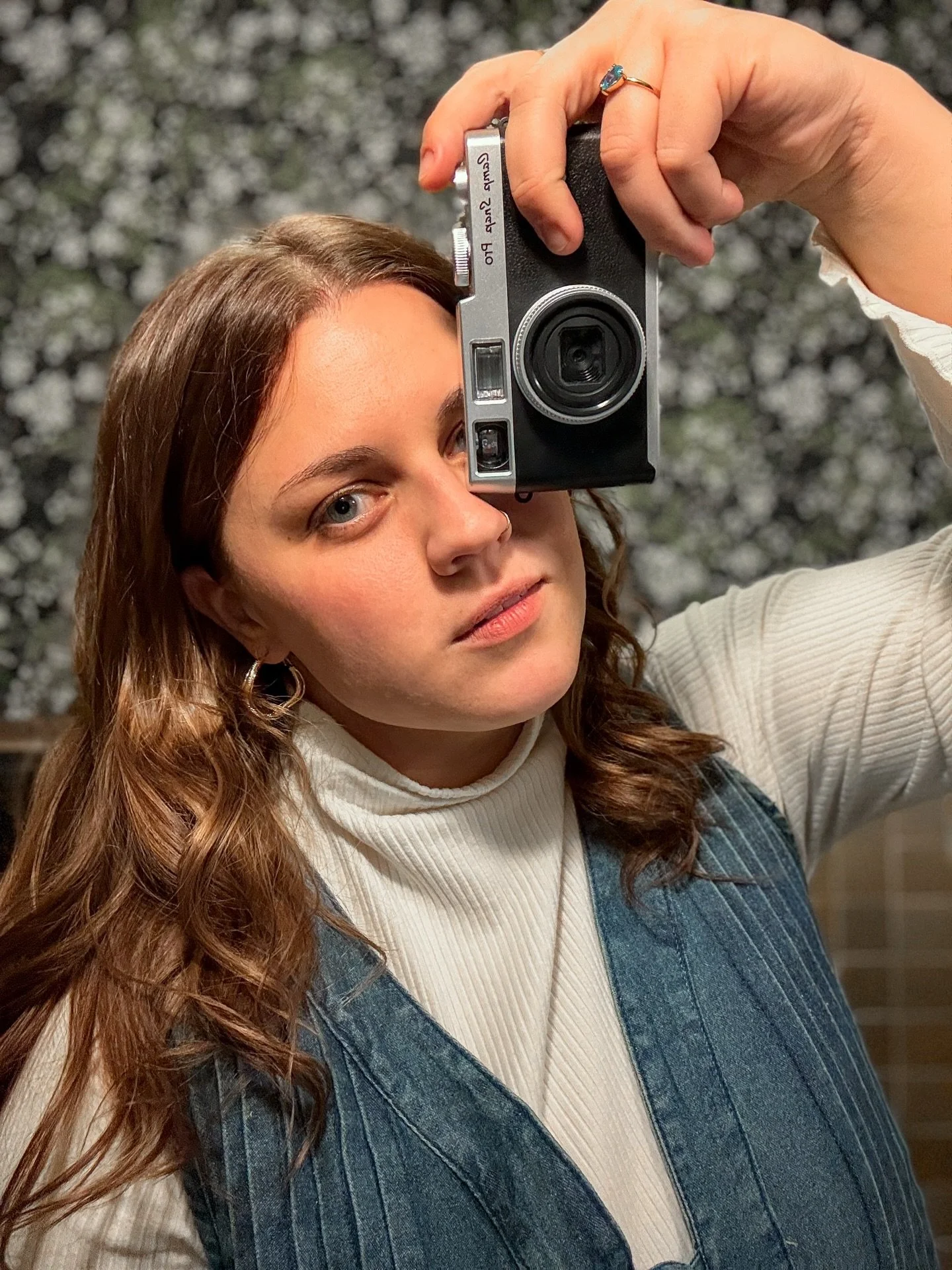 oh how original. selfies done in a stone creek bathroom ☕️ 

I&rsquo;ll be off socials until Easter. 🌷I have some scheduled posts during that time. But if you have ??s about booking &amp; the indoor studio time coming up please email me 🤍 hello@add