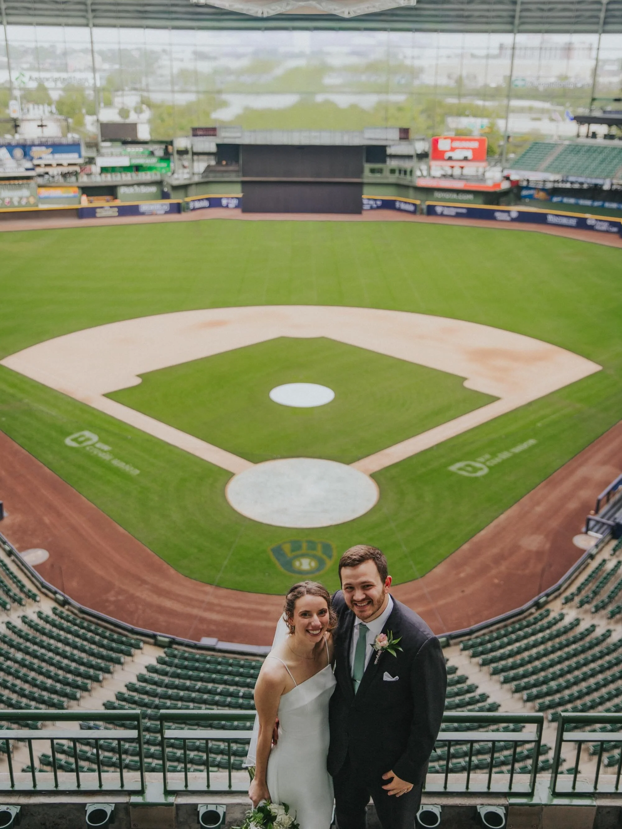sneak peeks for these @brewers lovers wedding day
💙🤍💛