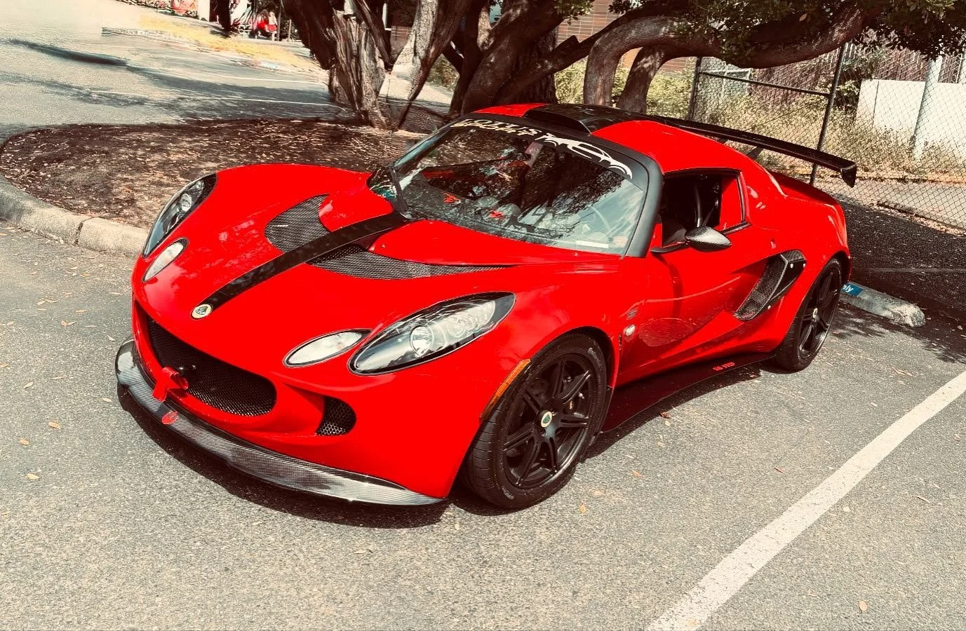 Sport car, Lotus Exige
#lotusexige #sportscar #red #photoftheday photography #carlife #lifestyle #cool #streetrace #racecars #style #coolcar #racered