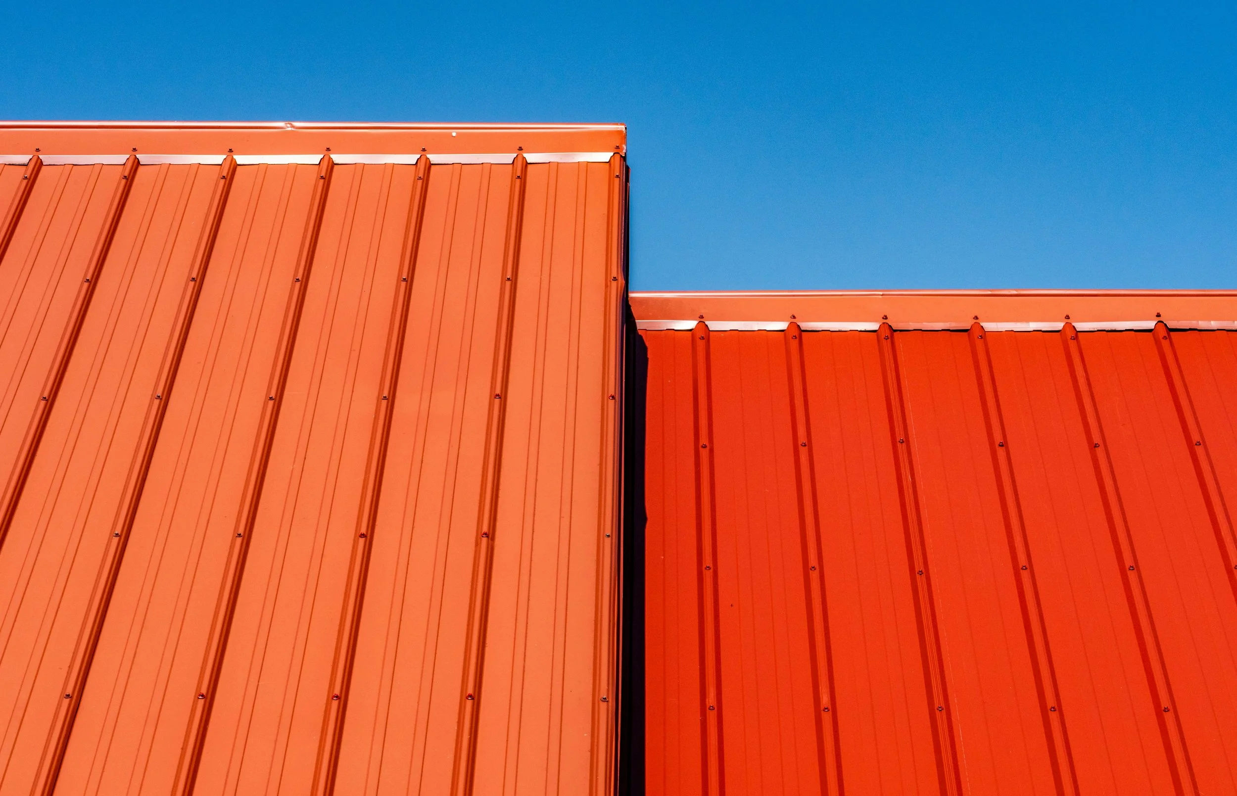 Spotlight on Metal Roofing: Advantages and Considerations