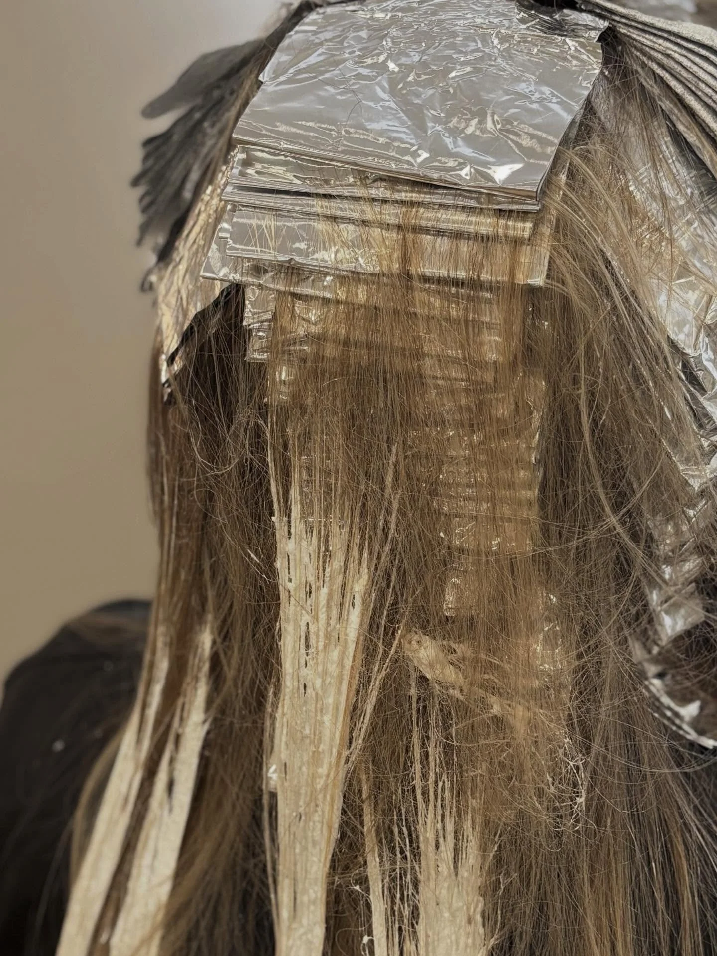 The process &gt; the result 🤩
Full head of traditional foils for this lovely lady ✨

#sherhairstudio #blondehighlights #kevinmurphysalon #kevinmurphygloss #highlights #twickenhamsalon #twickenhamsmallbusiness #twickenhamhairdressers