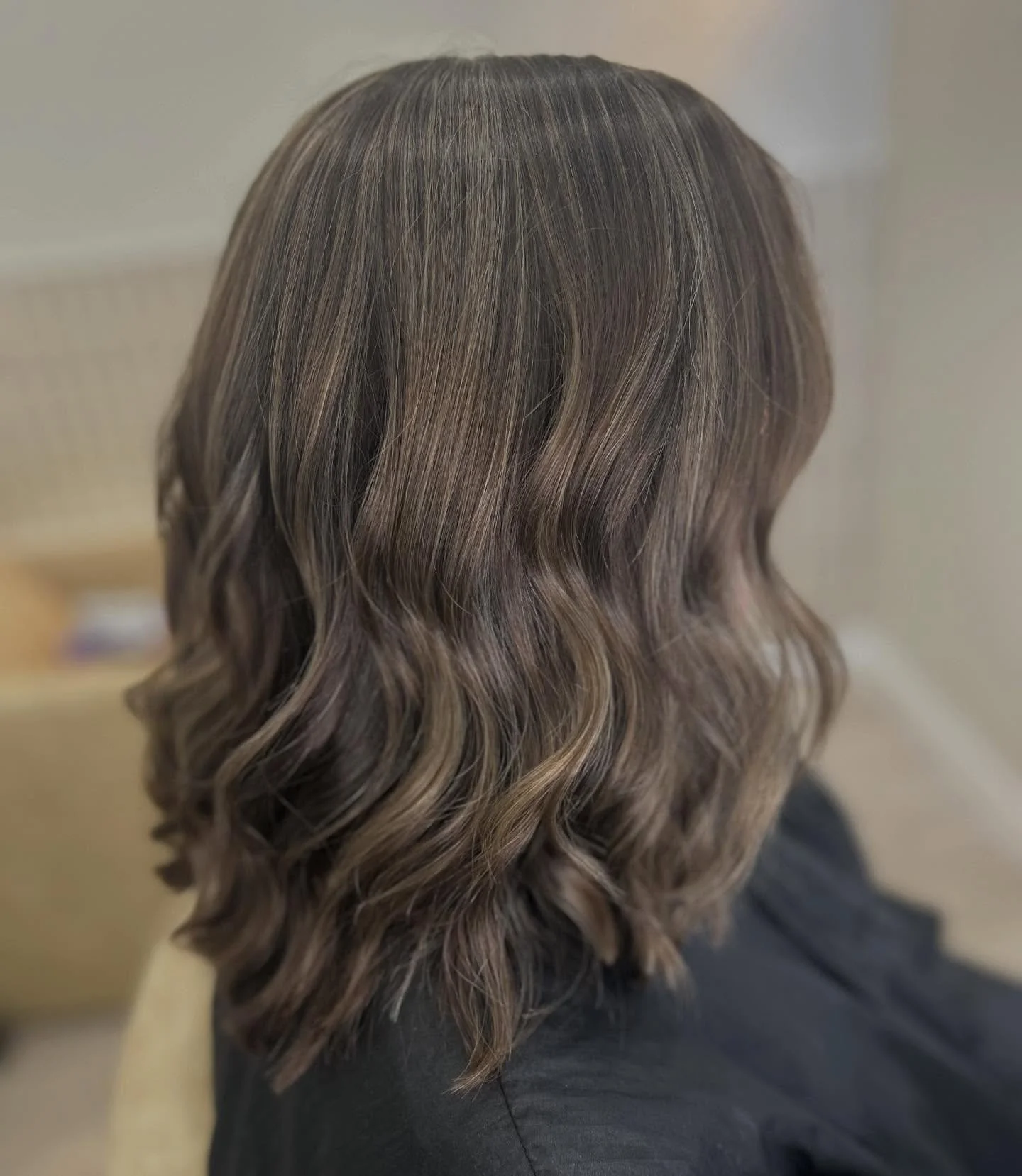☕️ Latte Brunette Blend
Soft ribbons of ash to keep it natural, glossy and dimensional 🤎 

@kevin.murphy COLOR ME delivering the most gorgeous results as always 😍