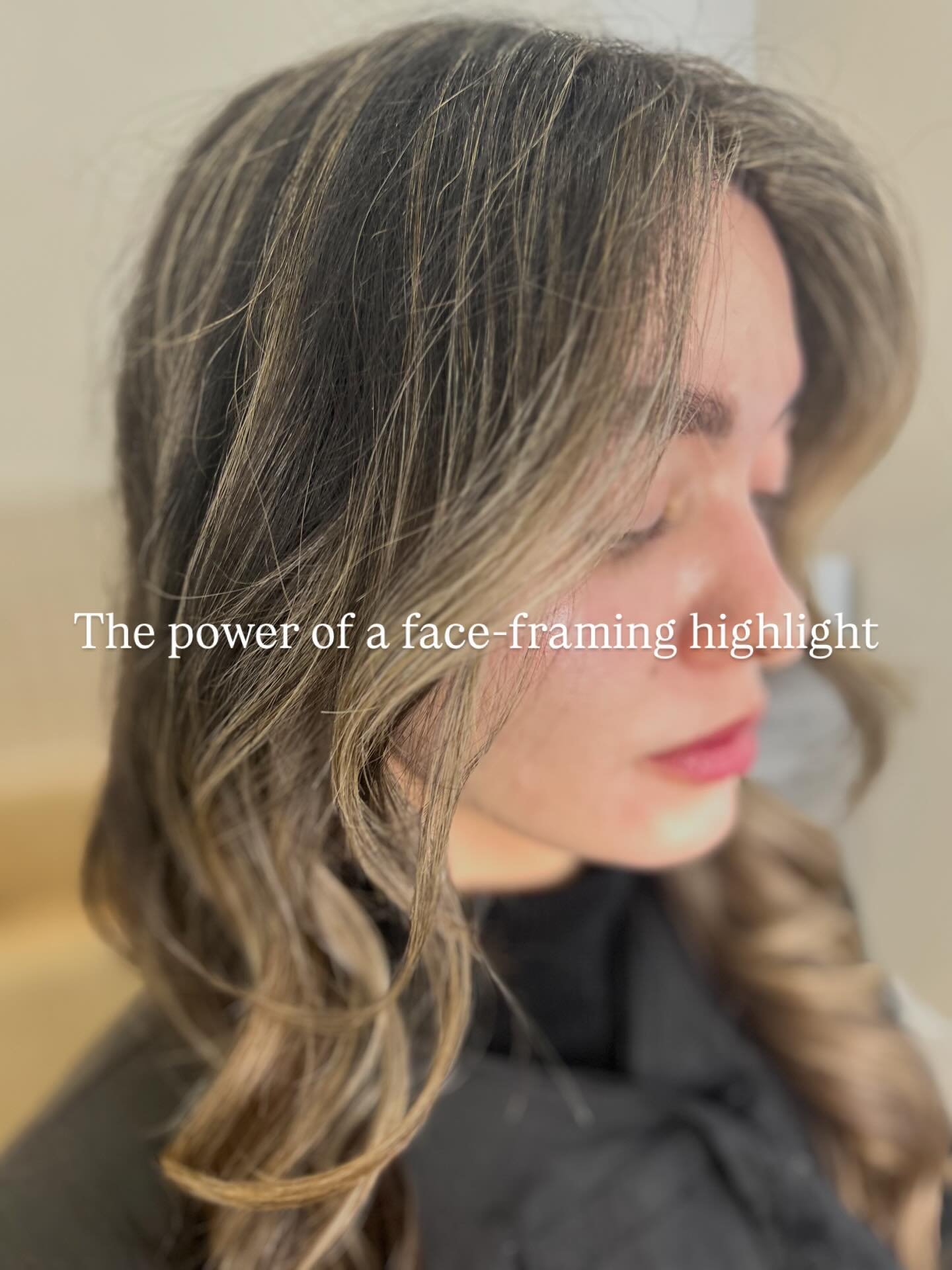 Sometimes all you need is a face-framing highlight ✨ This is a perfect in-between service to keep things looking fresh with out the commitment of hours and hours in the chair! Also a great option for those who want brightness but looking to minimise 