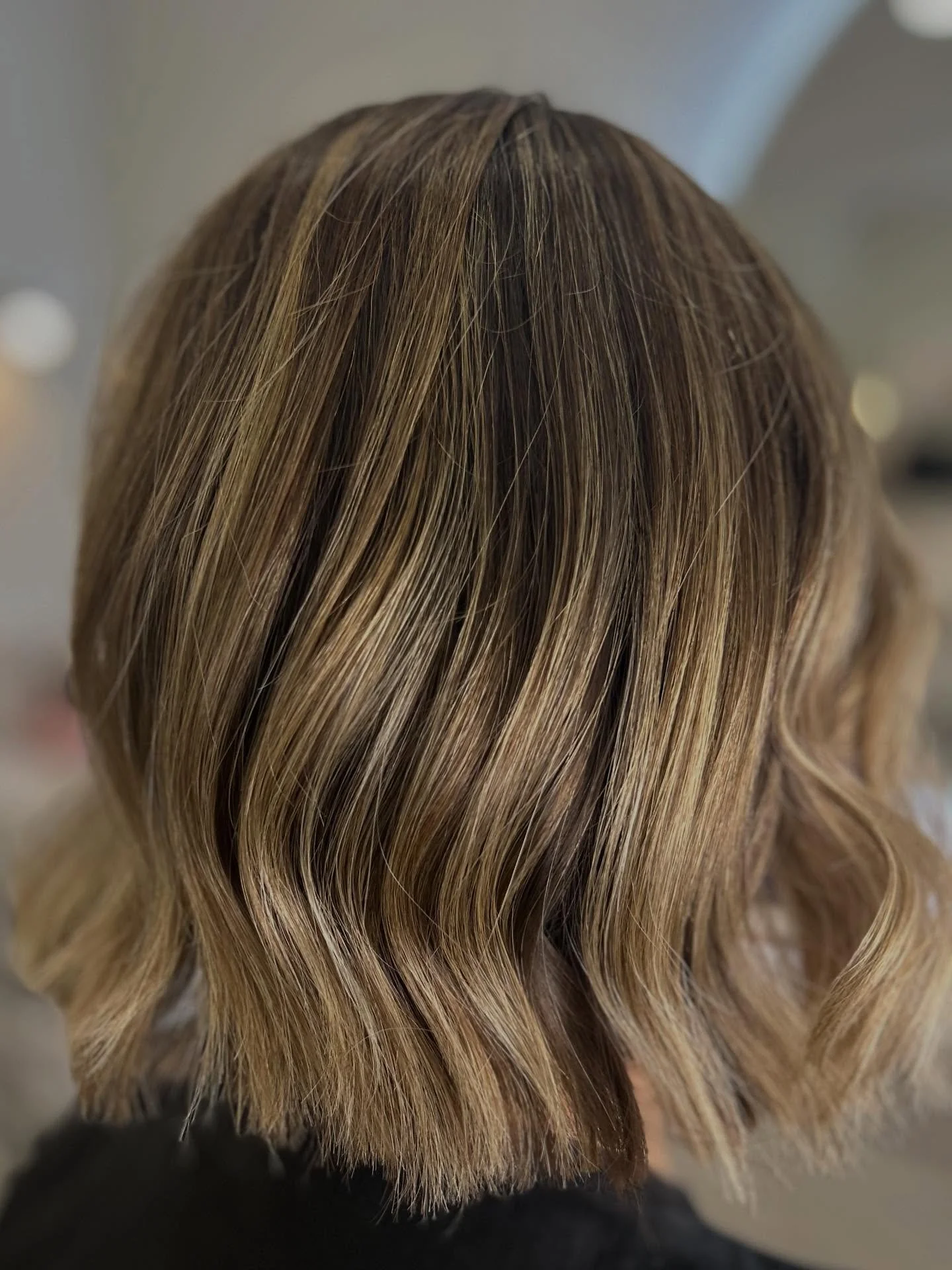 Some golden goodness this Friday 🥰✨
We used lightener as well as @kevin.murphy CODE (9.75+8.73) in this foil application 🎨 finishing up with GLOSS (9.03) to add that gorgeous golden shine 🤩

#sherhairstudio #goldenbalayage #highlights