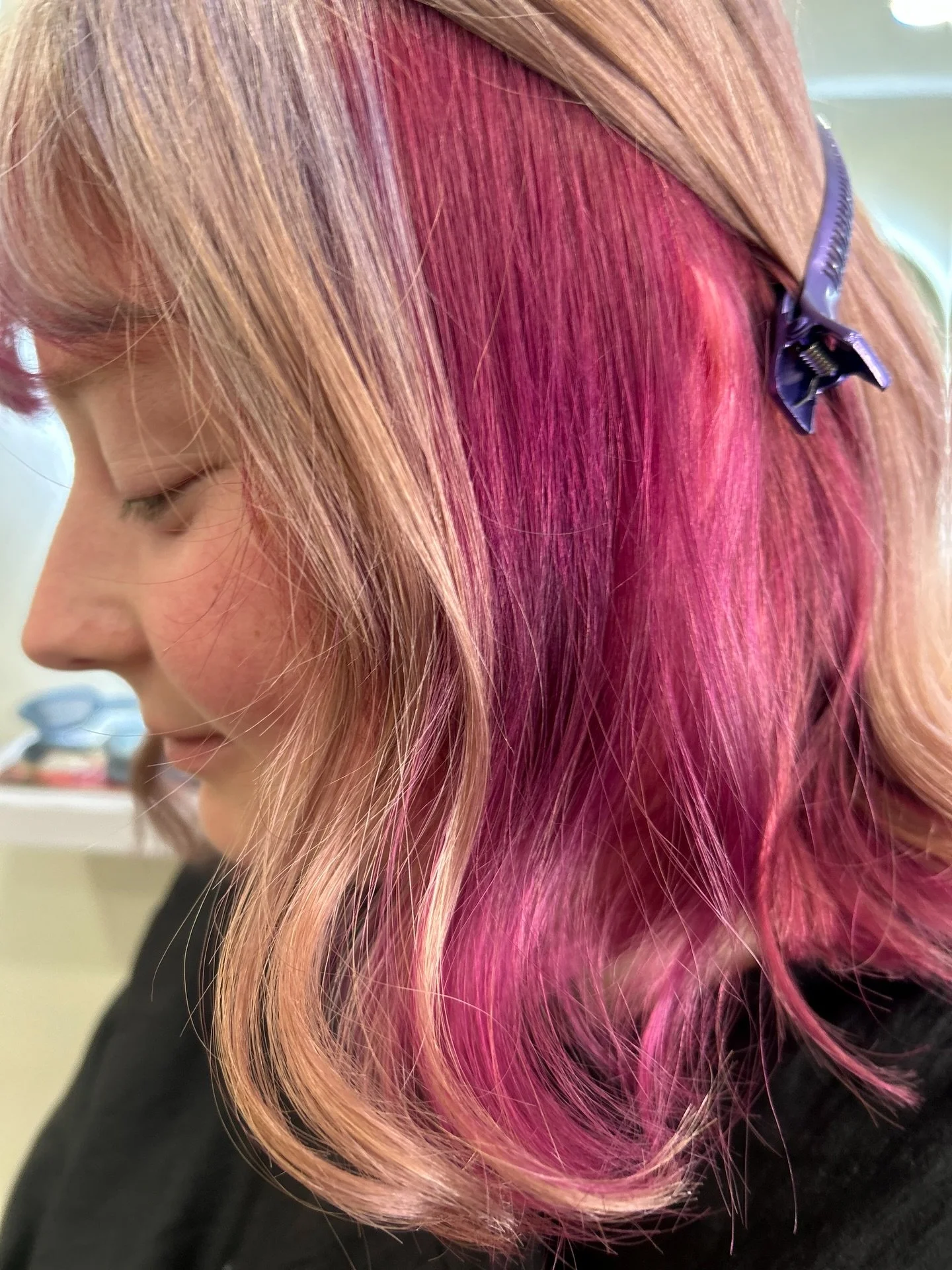 This was so fun to do!
Using @kevin.murphy CODE SPECIALS in PINK for this amazing peekaboo colour! The specials are amazing because they can be used alone for vibrant tones or mixed in with shades to be used as boosters 😍 KEVIN.MURPHY winning on ver