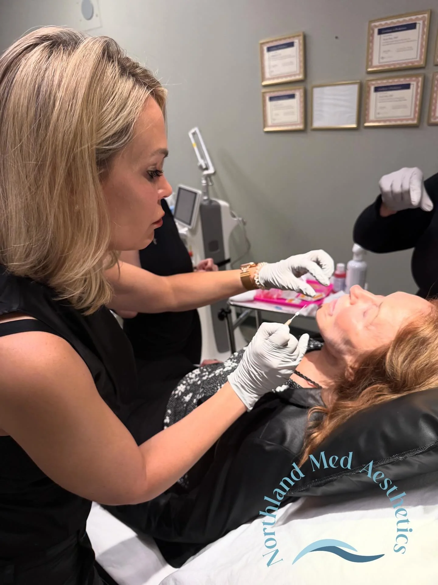 ✨ Smooth threads = collagen boost ✨
They gently soften stubborn &ldquo;at rest&rdquo; lines and help your skin smooth itself over time. Safe, subtle, and effective 💫

#SmoothThreads #CollagenBoost #SkinRejuvenation #GlowingSkin #AestheticMedicine #N