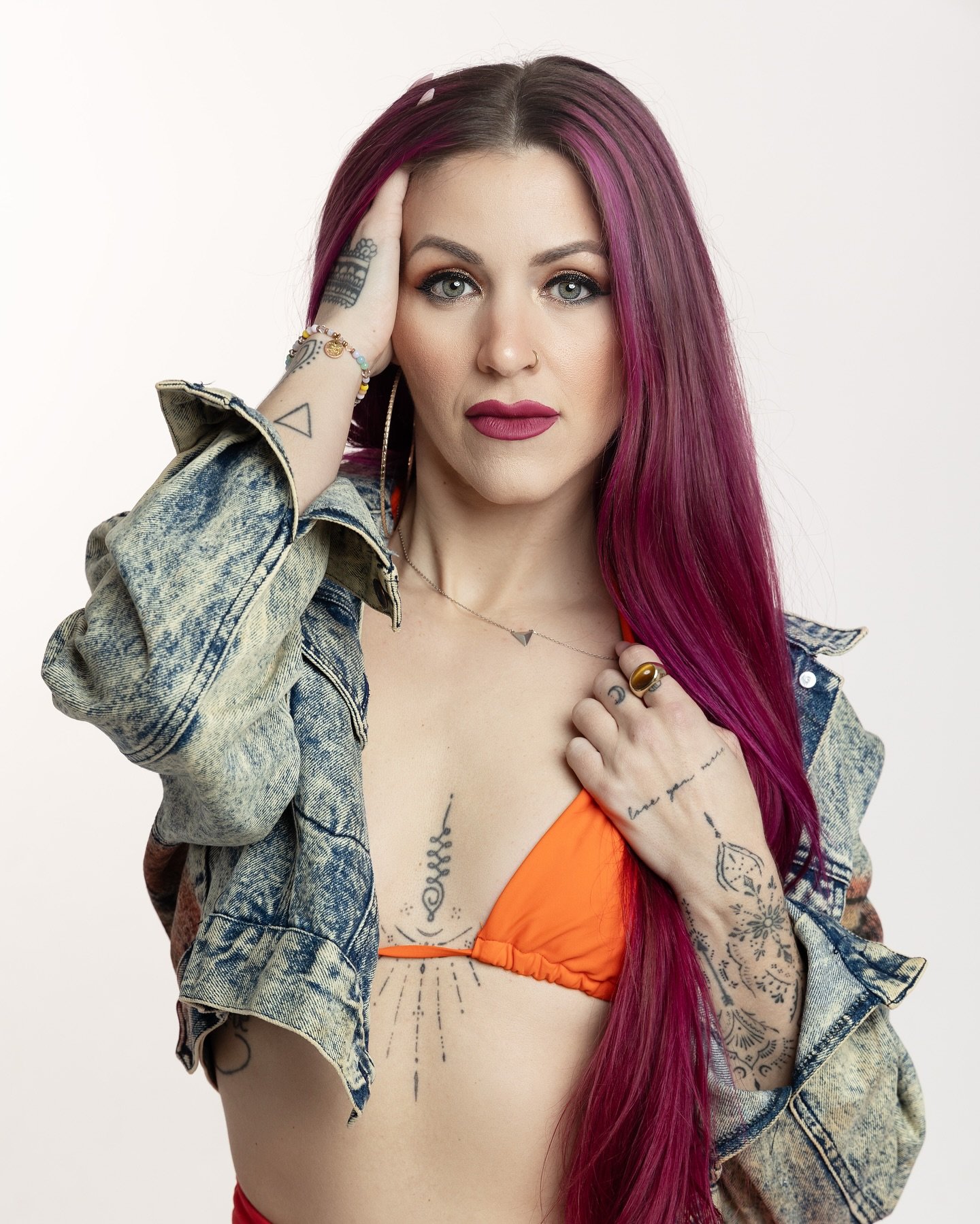 for a second there, I forgot what a bad bitch I am✨

✨the jacket I&rsquo;m wearing is my moms from the 80&rsquo;s! She had it custom made at Tri County Flea Market and it&rsquo;s one of my favorite jackets!🐅

📸: @livegrowphotography 

#photoshoot #