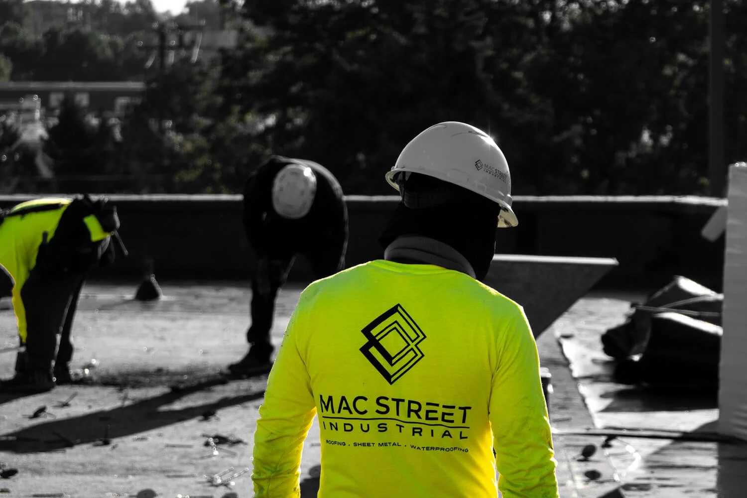MAC Street Industrial roofer with PPE and safety shirt on jobsite