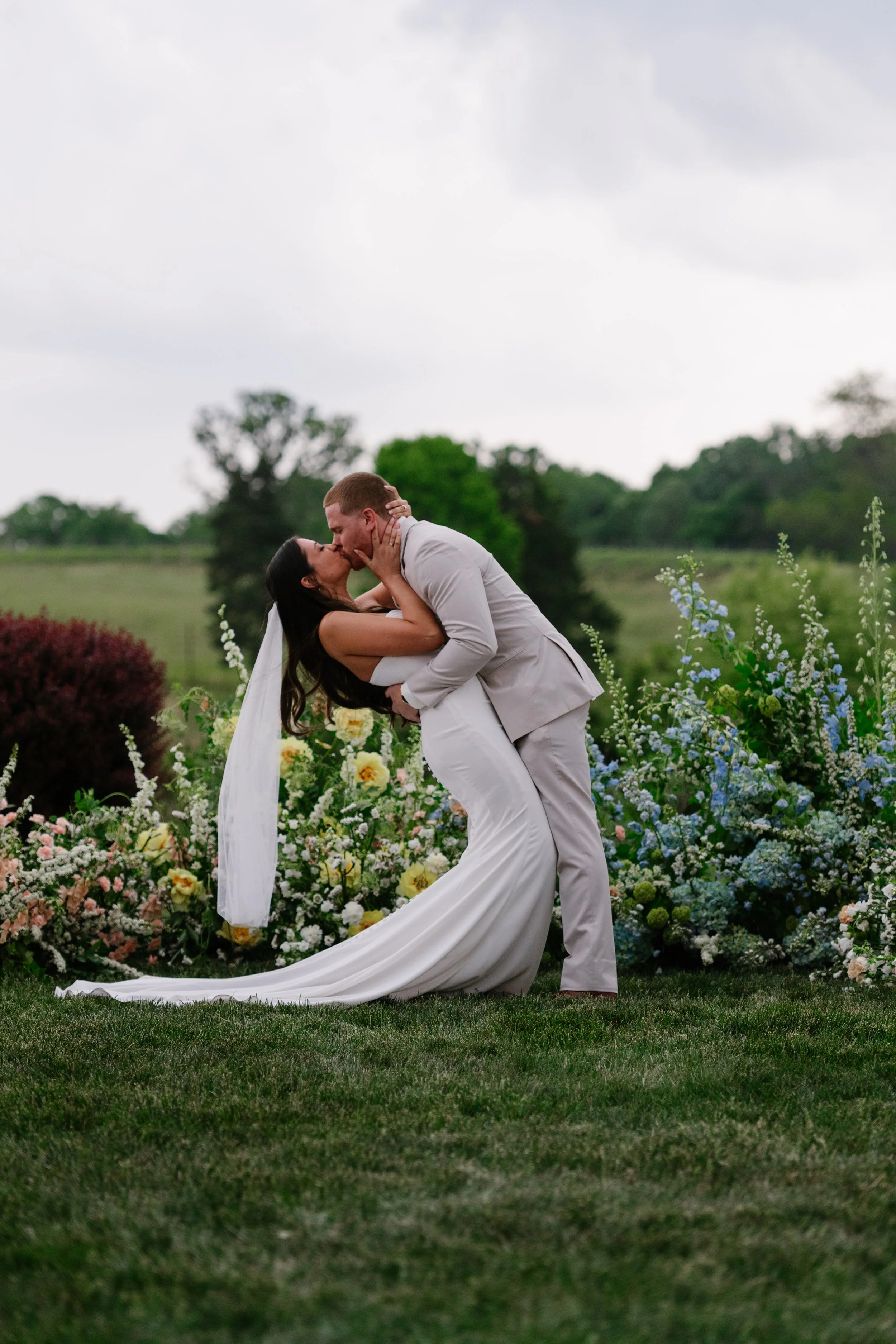 Grounded arch Charlottesville wedding Early Mountain Vineyards Spring wedding