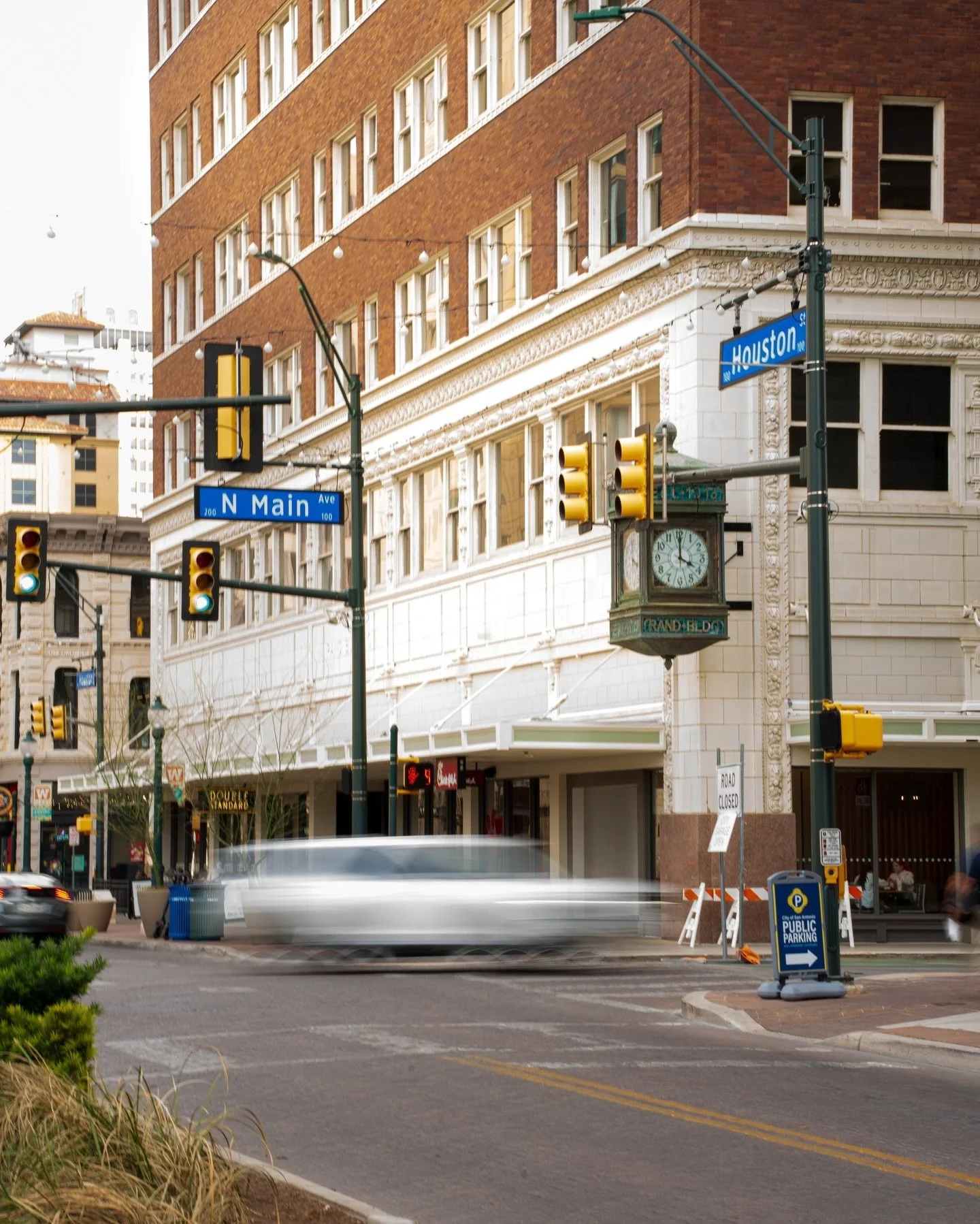 Next time you&rsquo;re in downtown, don&rsquo;t forget to stop by Downtown West and explore the neighborhood. ✨

Checkout the link in our bio for a virtual map to help guide you around.