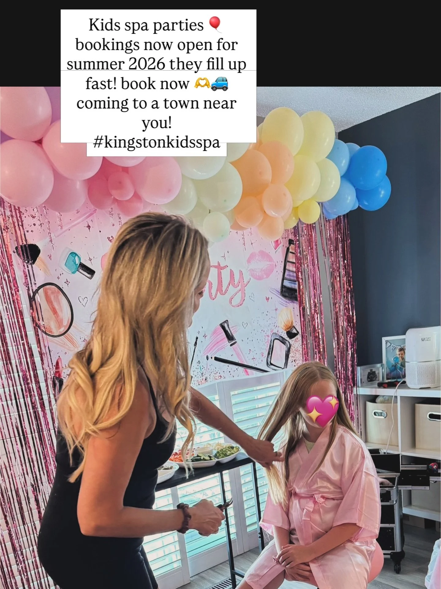 ✨ Looking for a little sparkle for your child&rsquo;s next party? 🎈
We bring the glam to YOU &mdash; and yes, we clean up after! 🫶
Treat your guests to:
💖 Kids tinsel hair
💅 Mini manicures &amp; pedicures
💄 Age-appropriate makeup
👑 Fun hairstyl