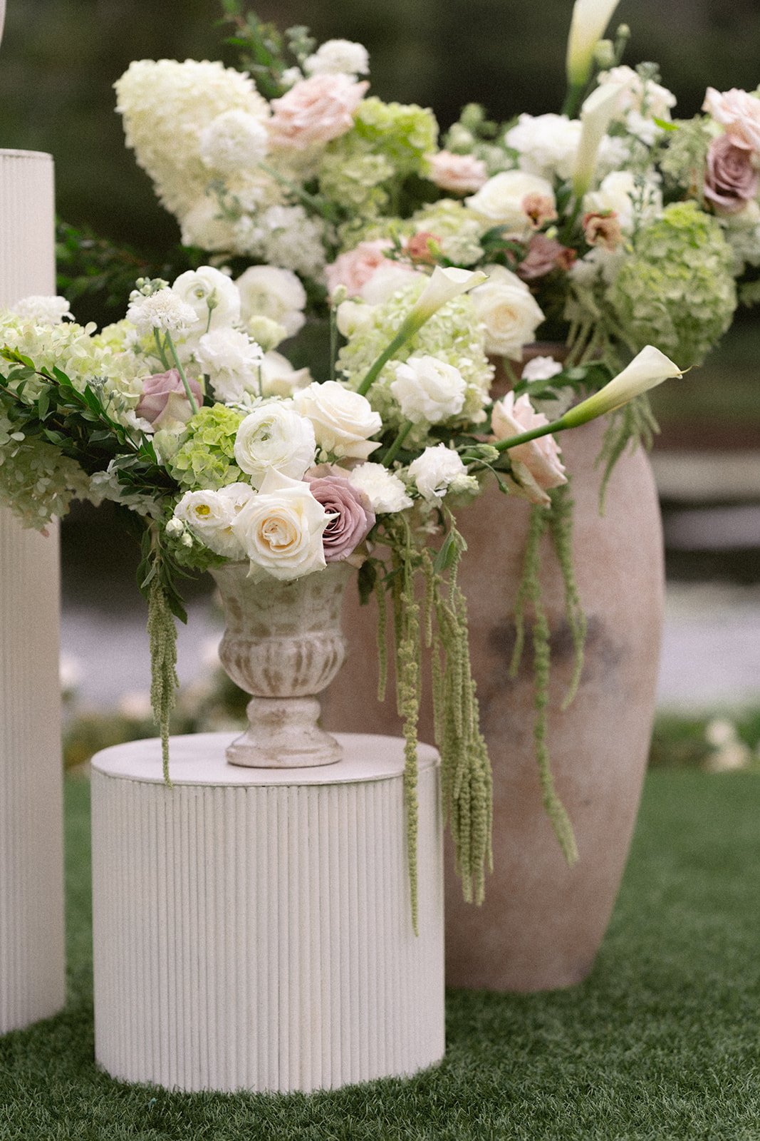 Ivory and mauve ceremony florals at a Monserate Winery wedding