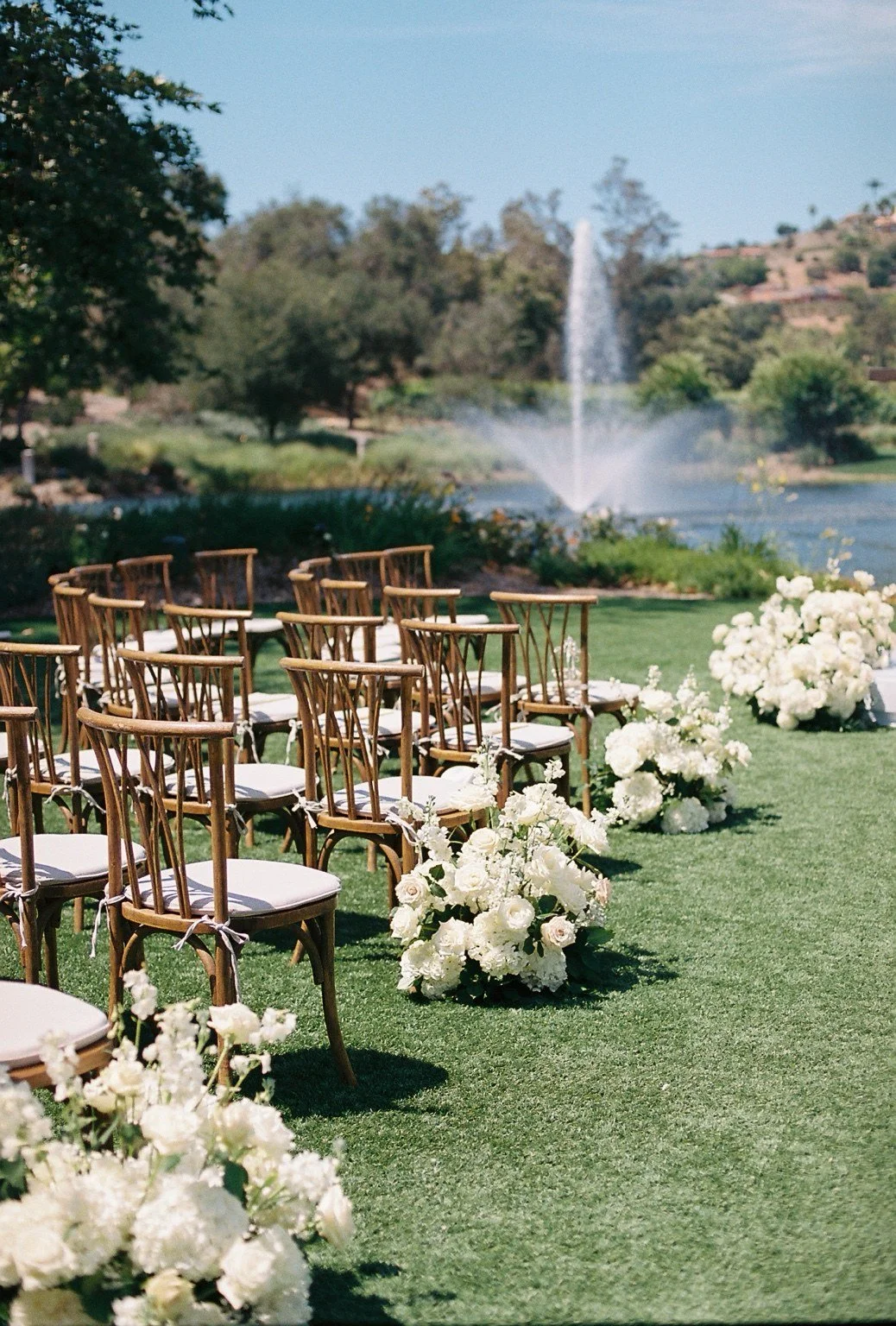 monserate-winery-san-diego-wedding-venue-lakeside-ceremony.webp