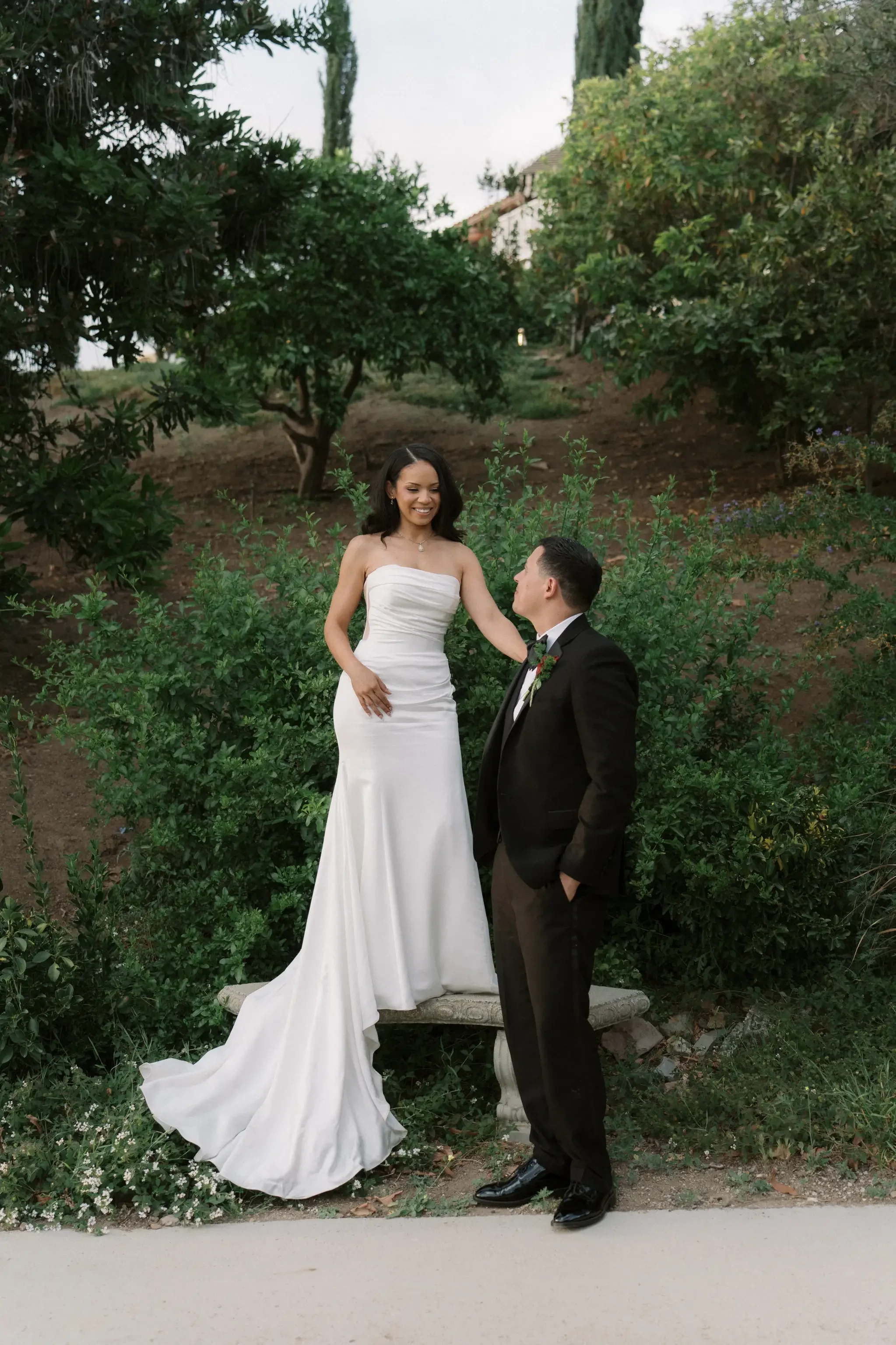 jeune-perche-estate-san-diego-wedding-venue-couple-portrait.webp